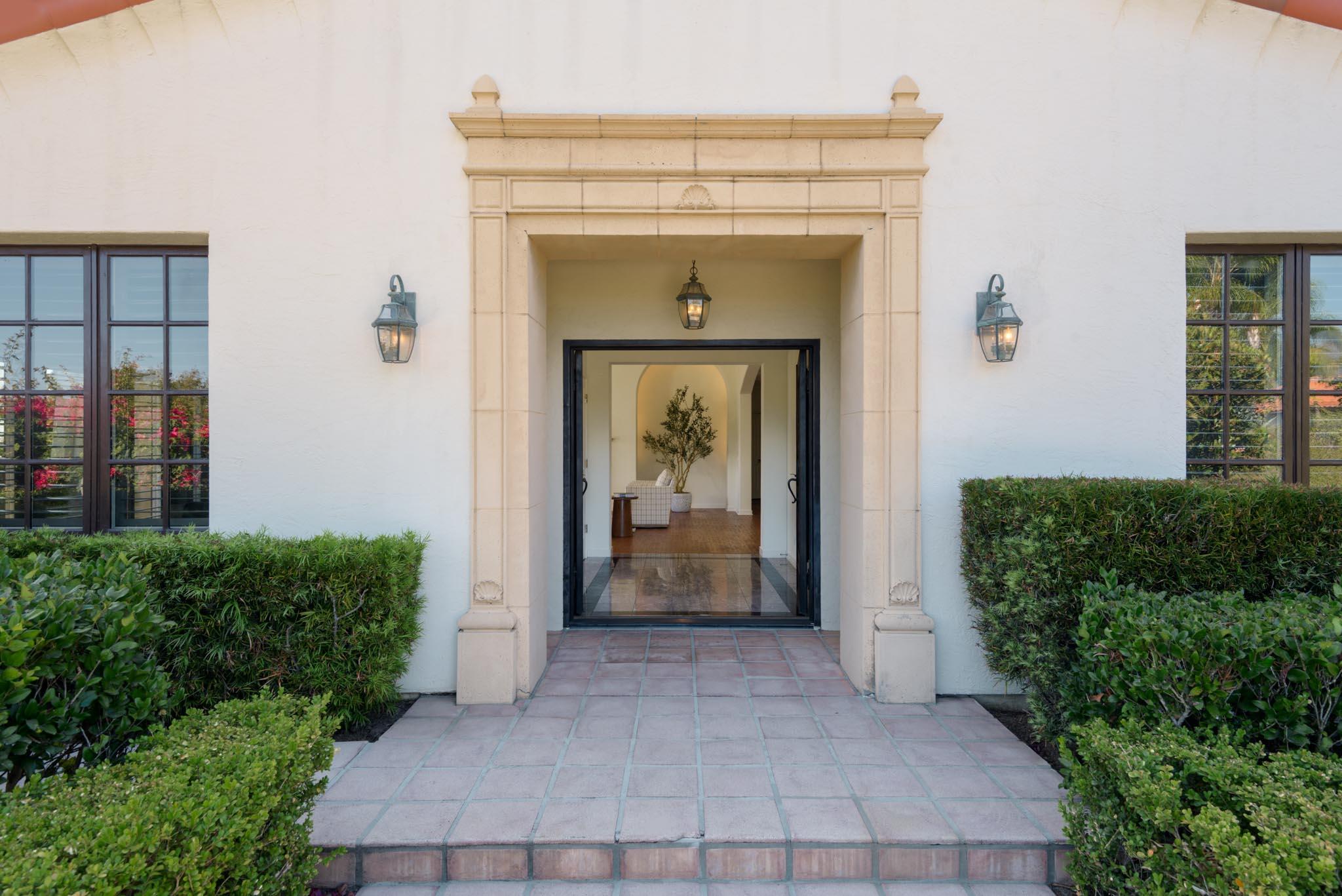 1042 Via Los Padres