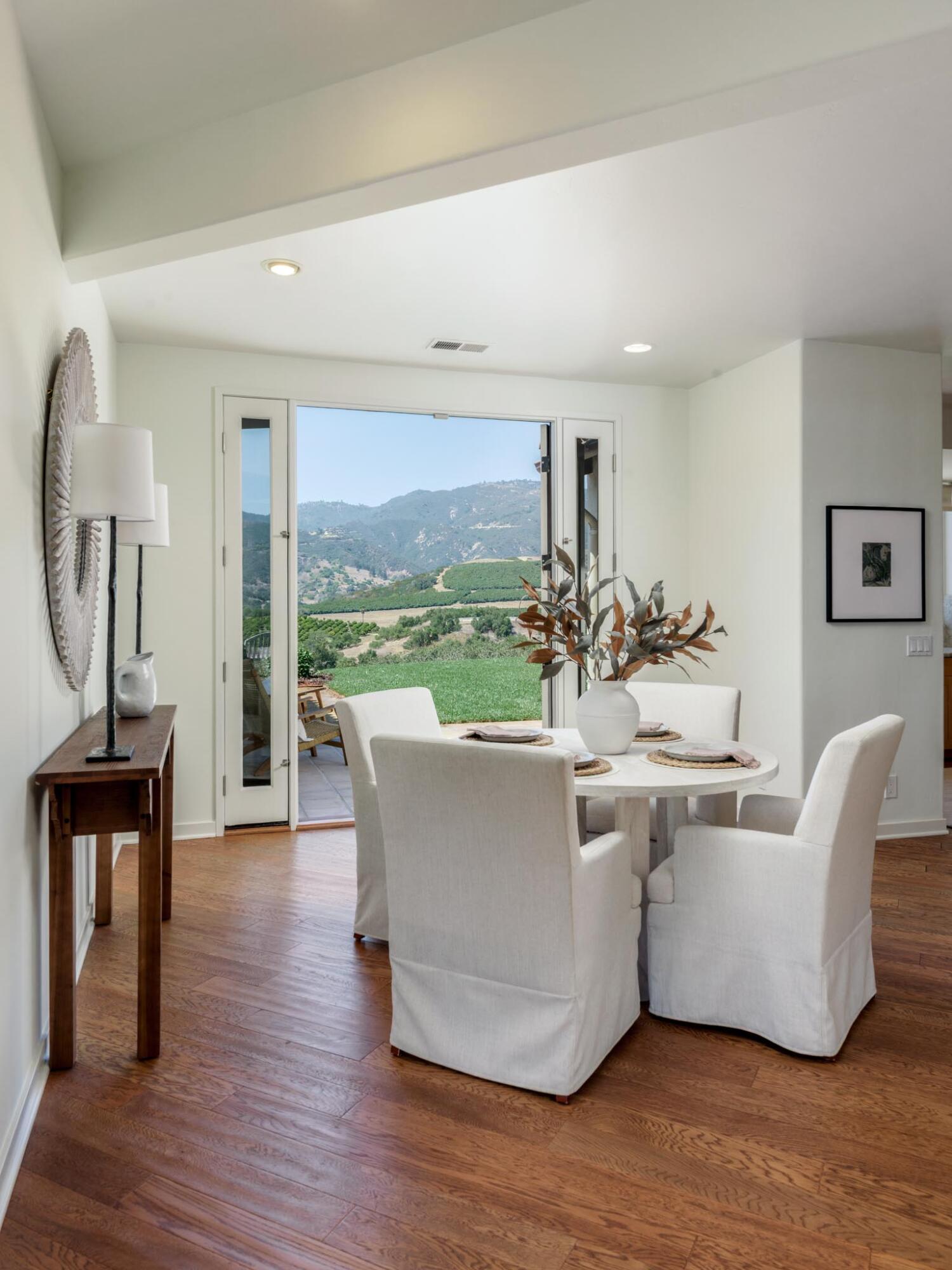 1042 Via Los Padres