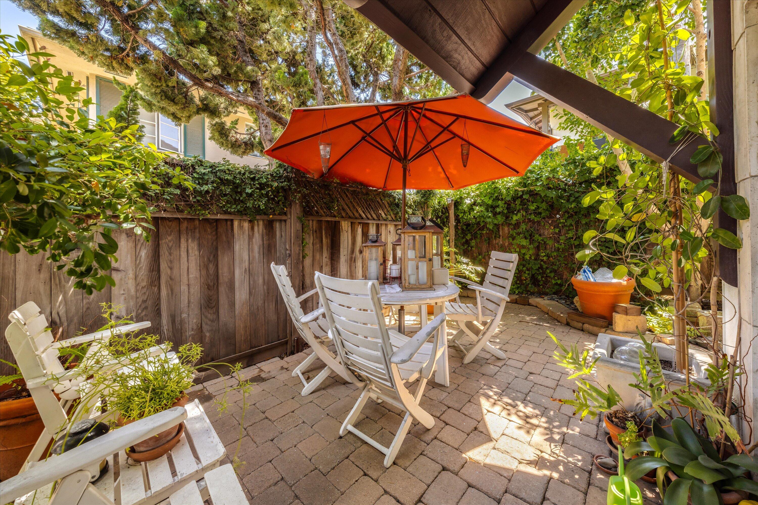 1715 De La Vina Street