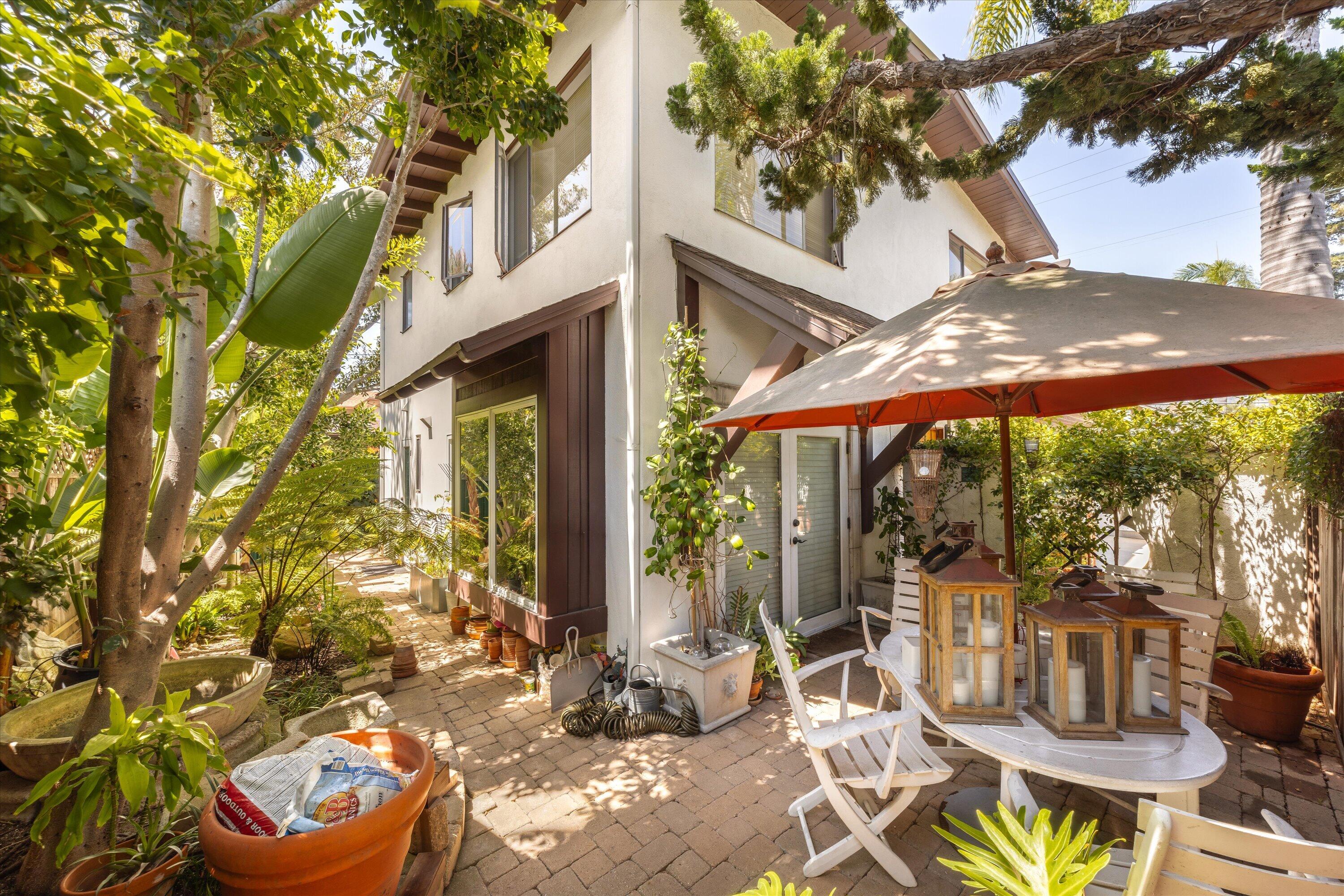 1715 De La Vina Street