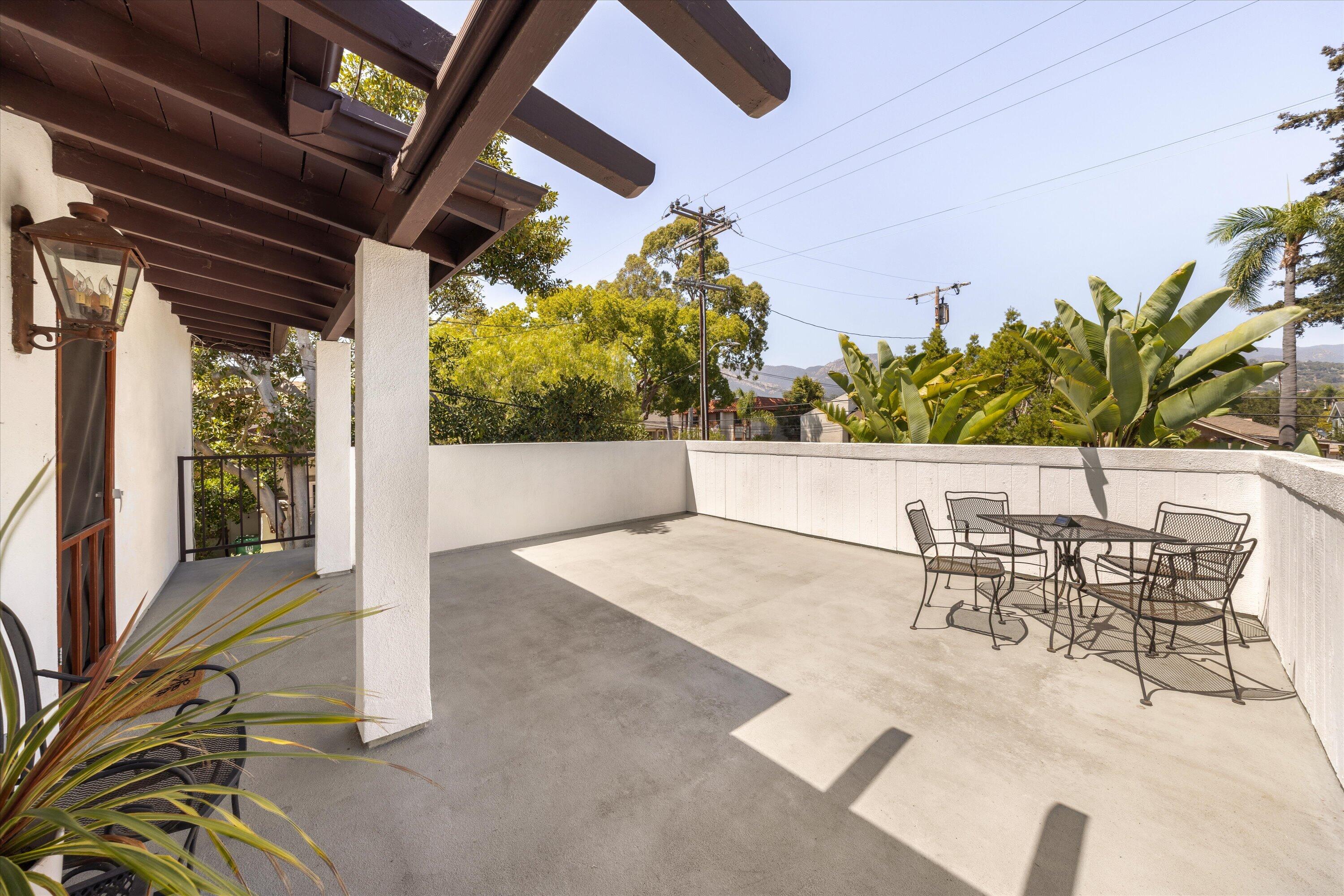 1715 De La Vina Street