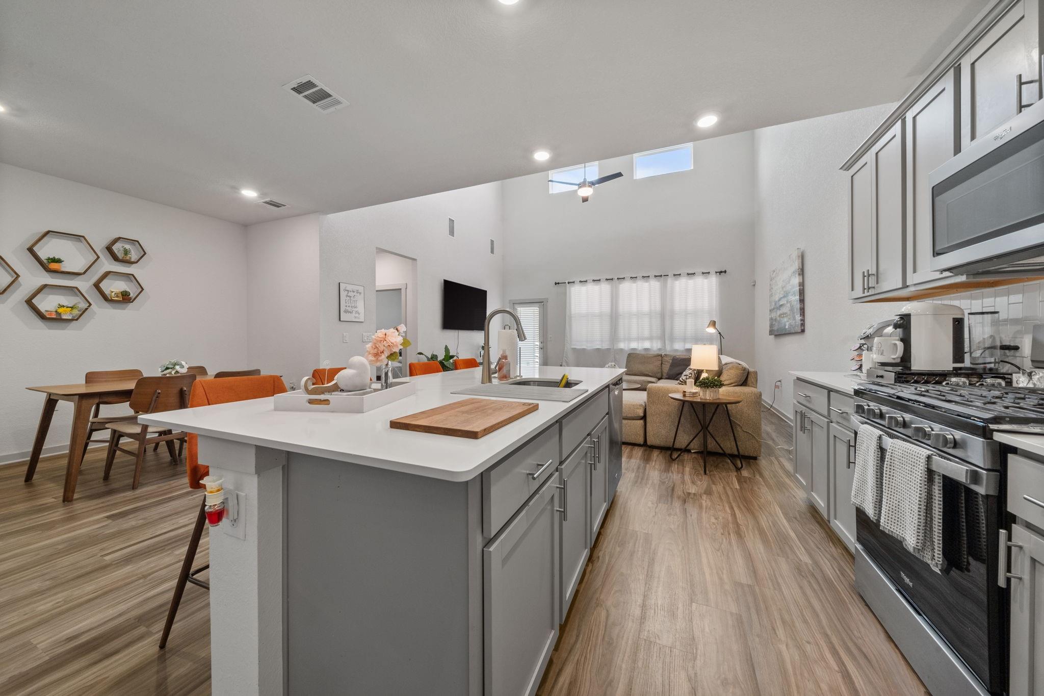 14008 Zuhause DR