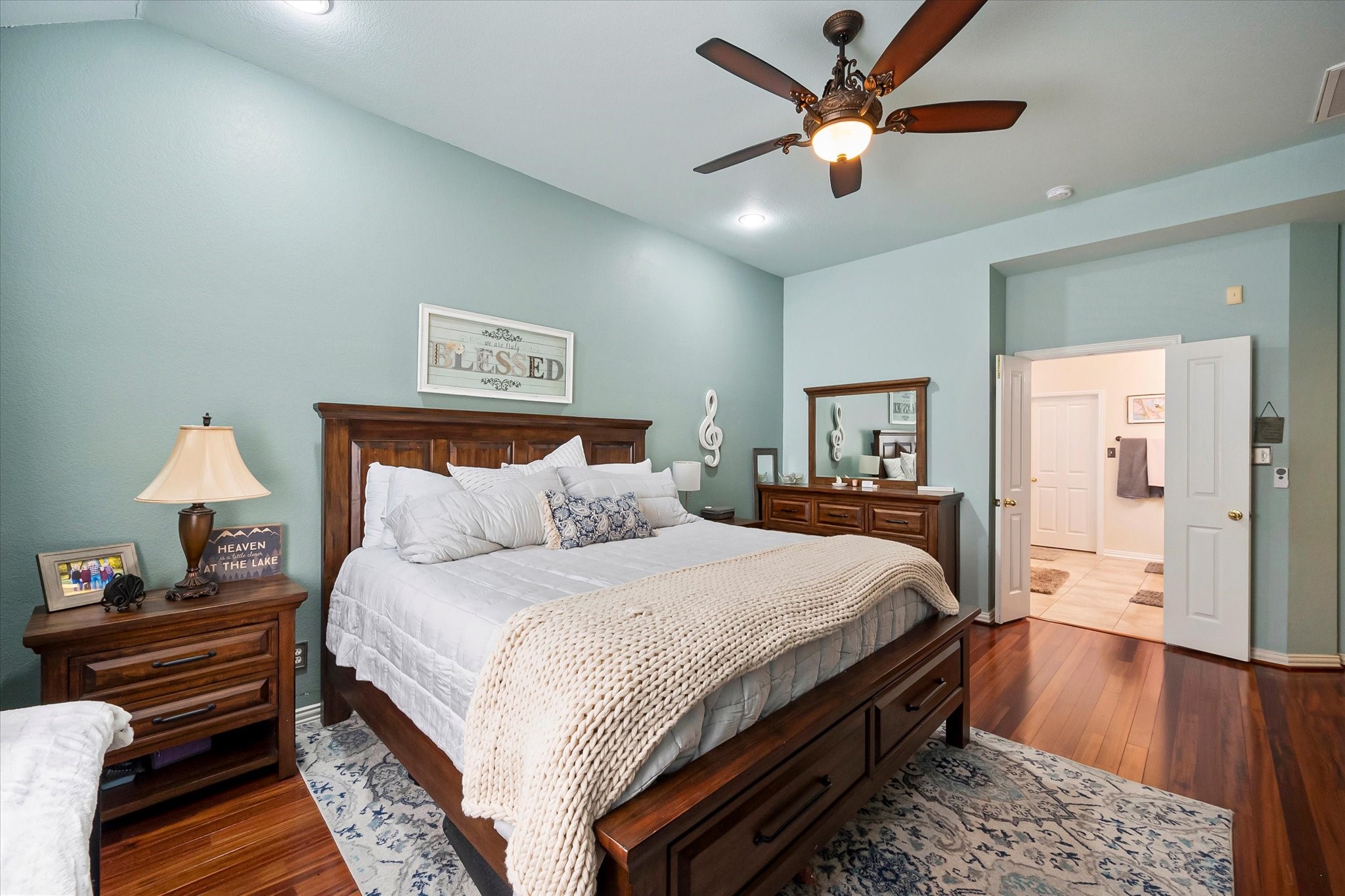4 Lake Glen Court