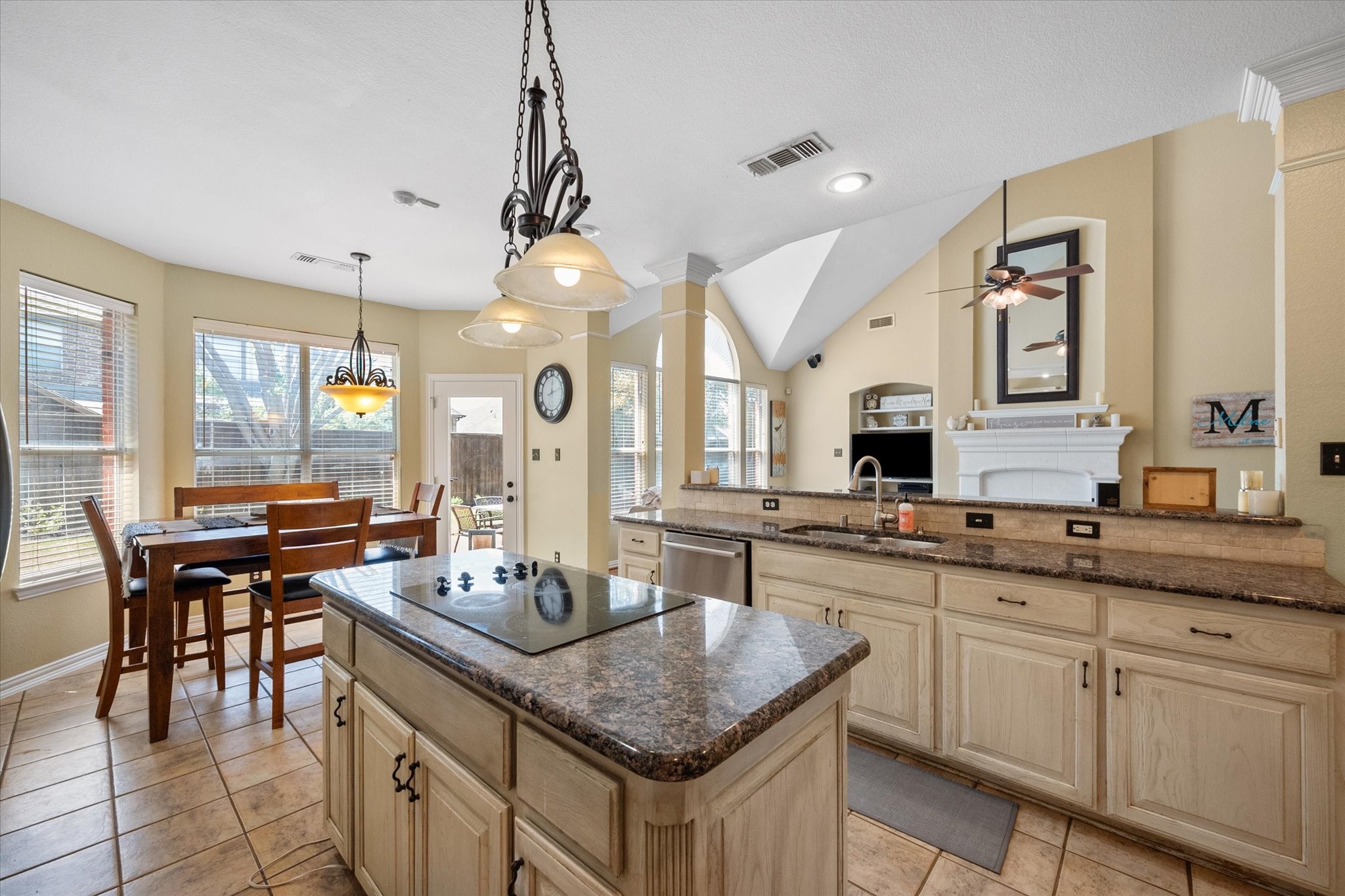4 Lake Glen Court