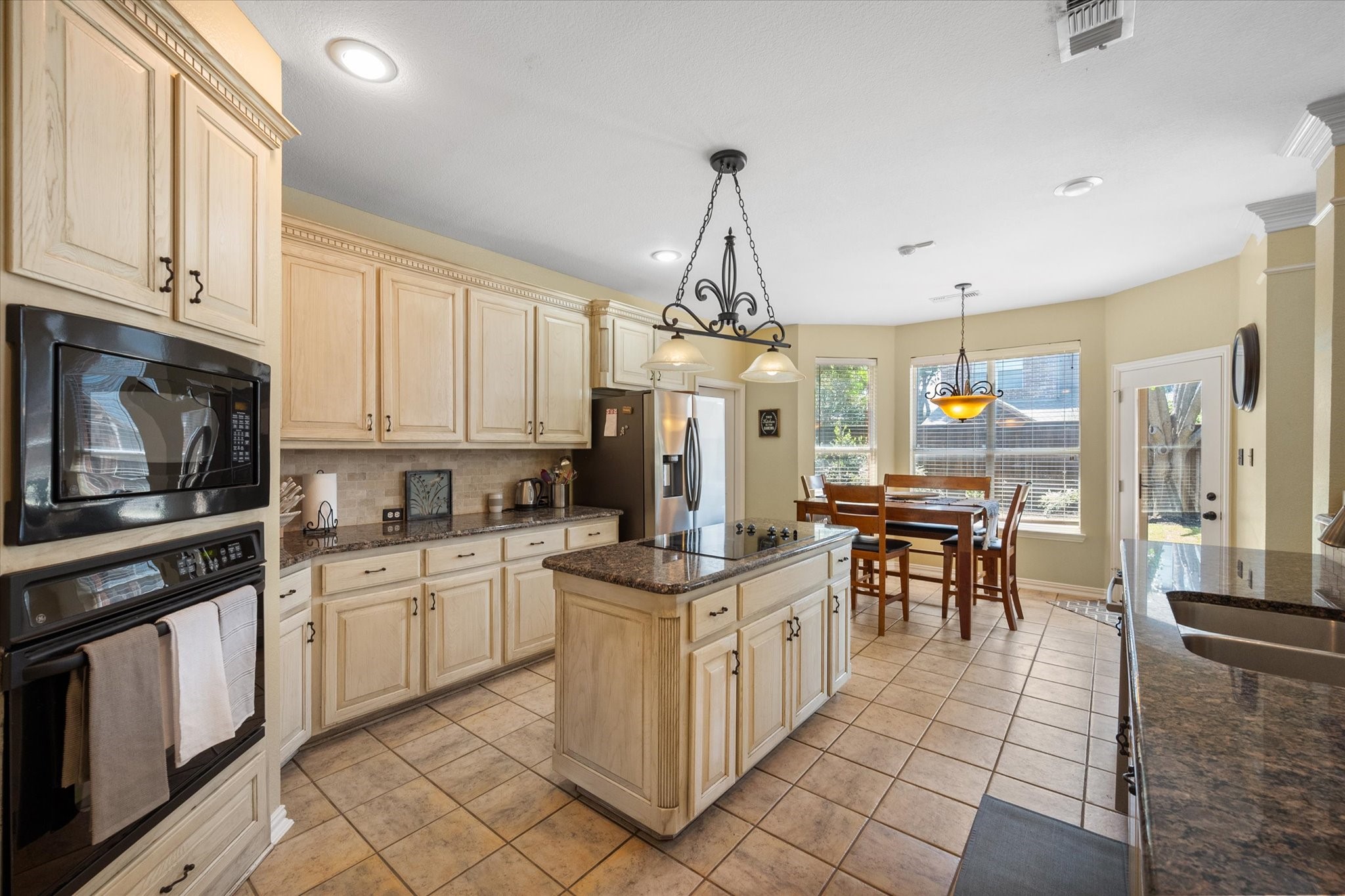 4 Lake Glen Court