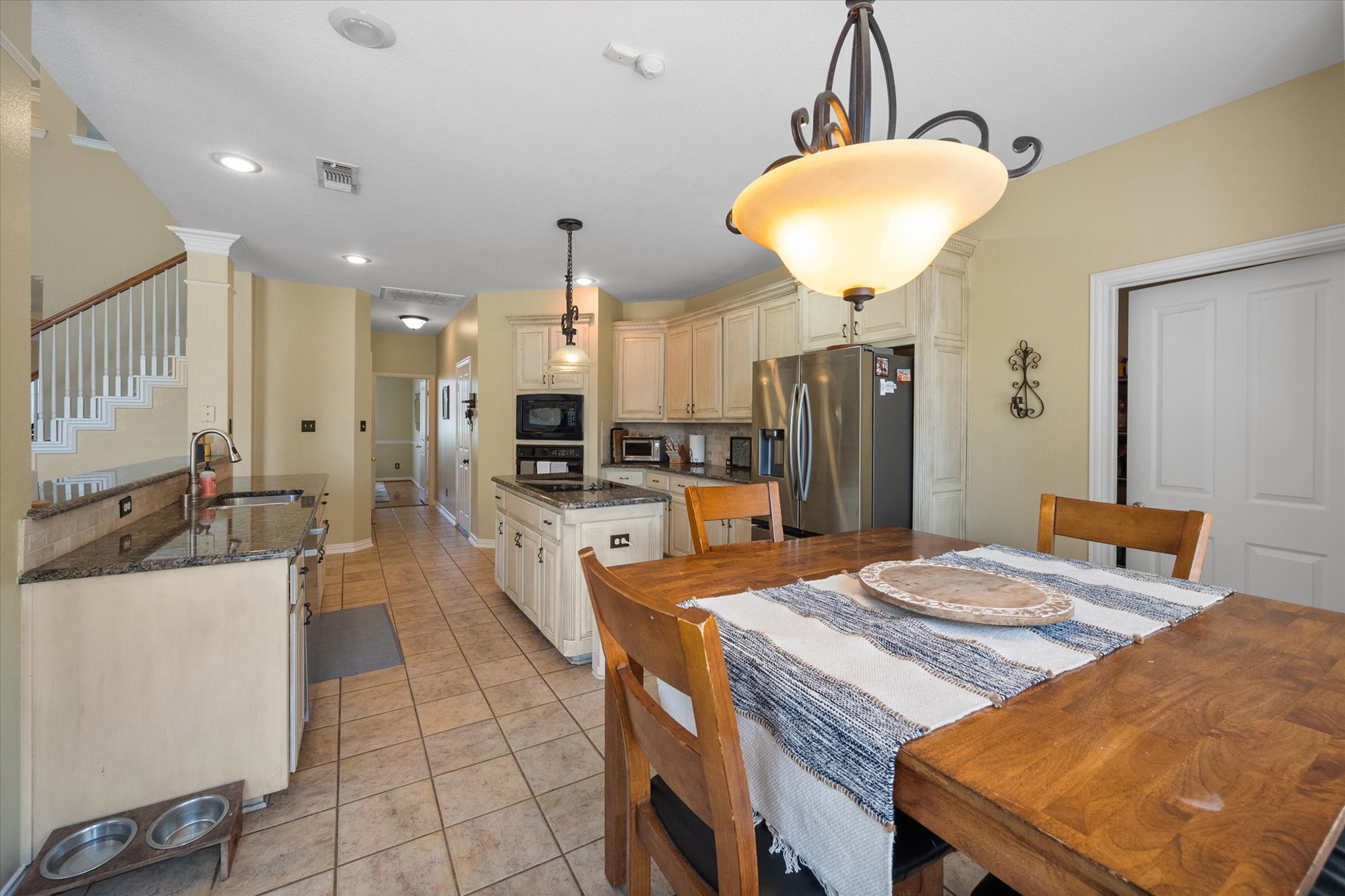 4 Lake Glen Court