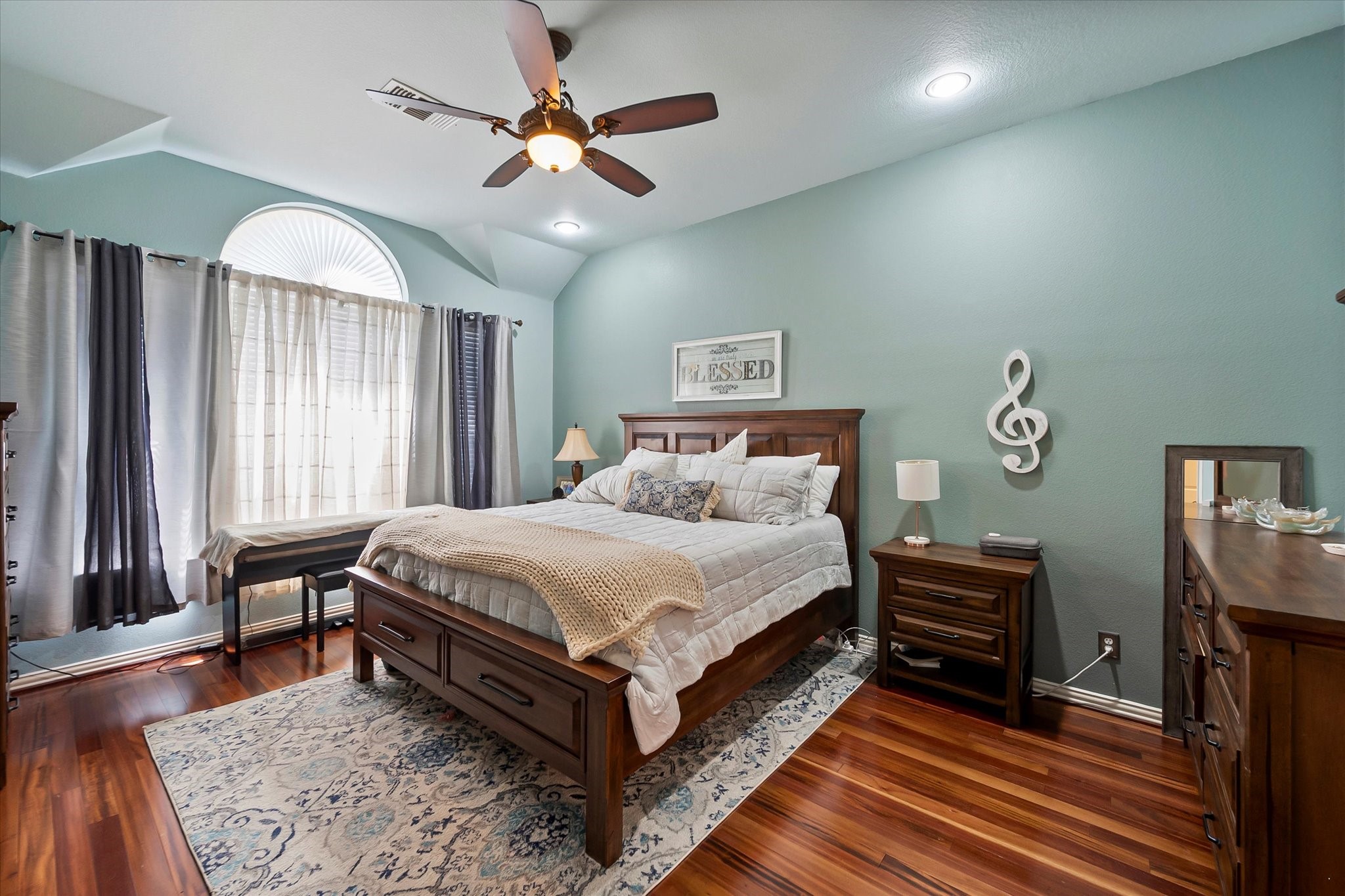 4 Lake Glen Court