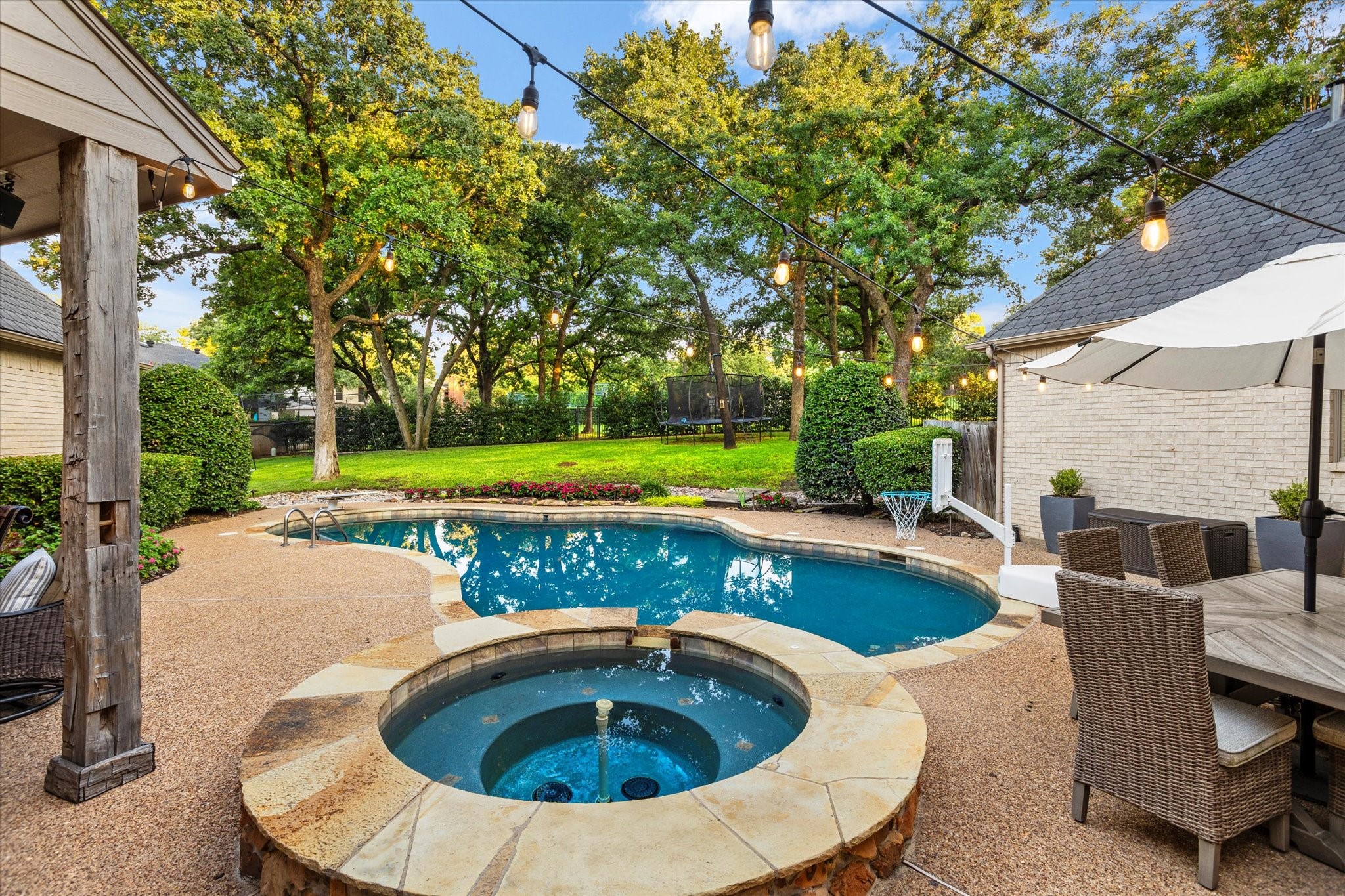 5301 Willow Lane