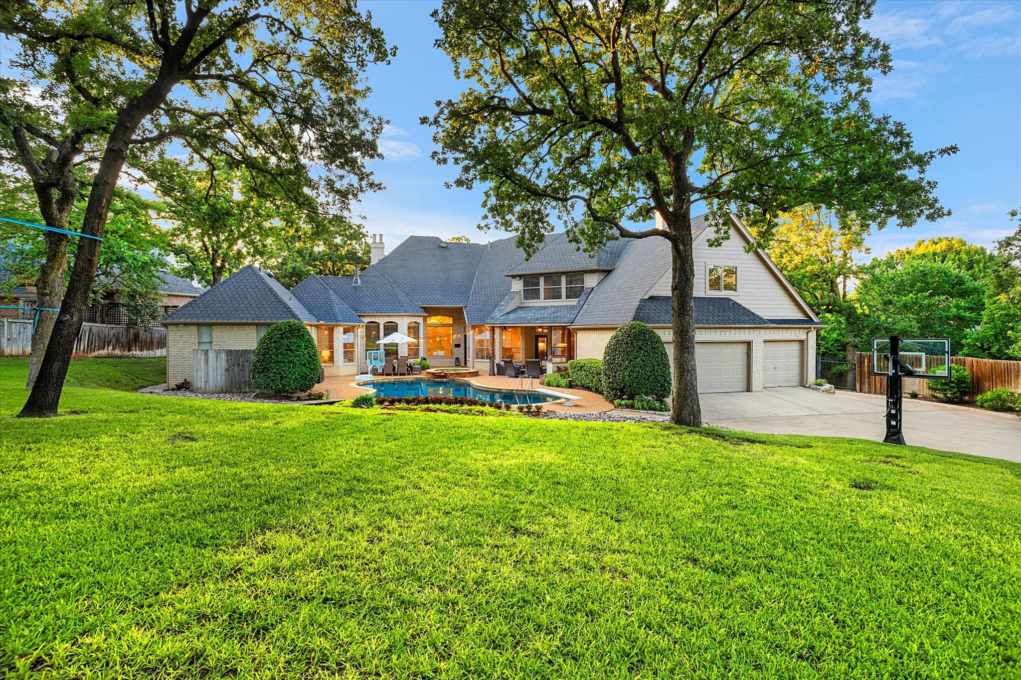 5301 Willow Lane