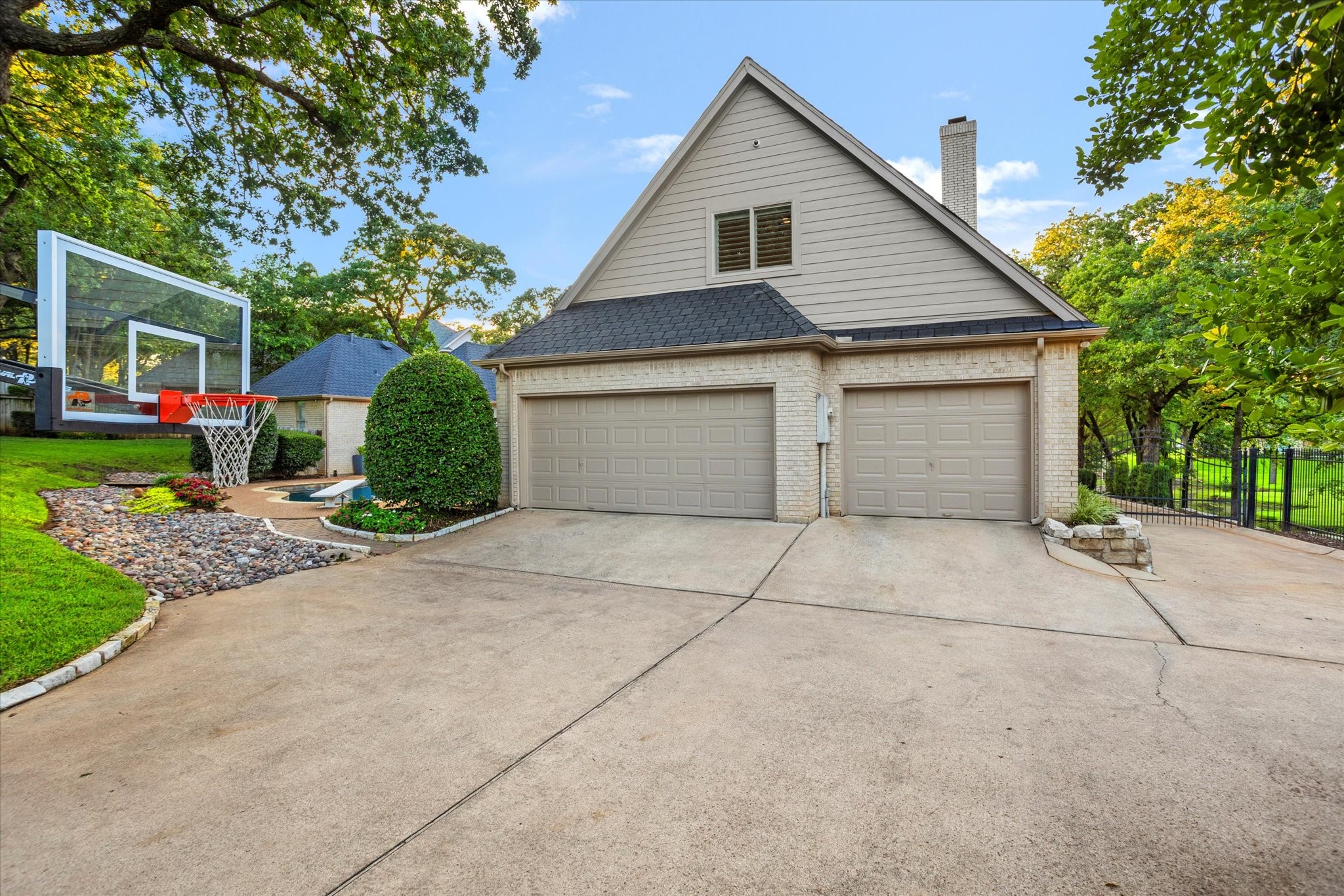 5301 Willow Lane