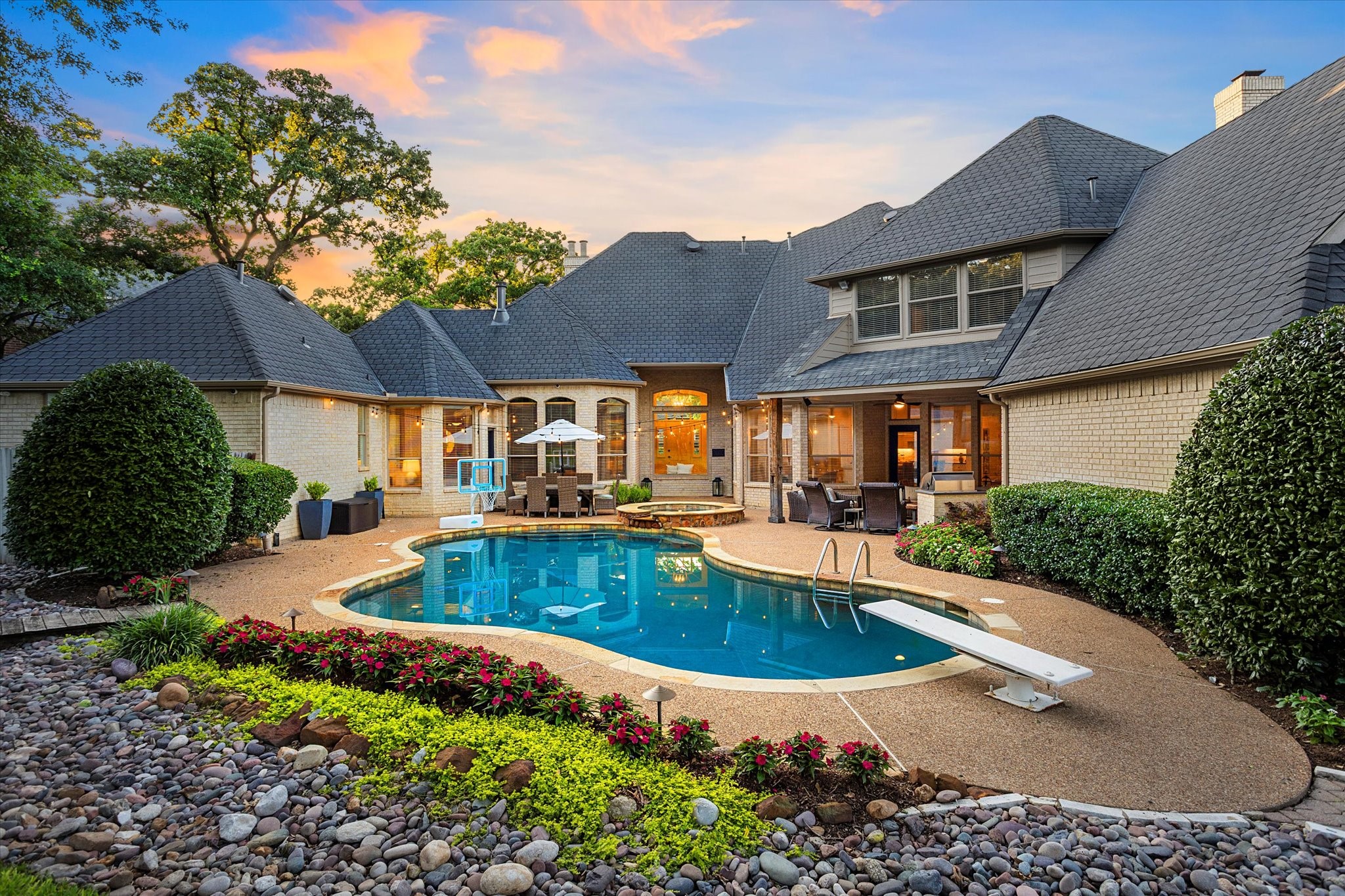 5301 Willow Lane