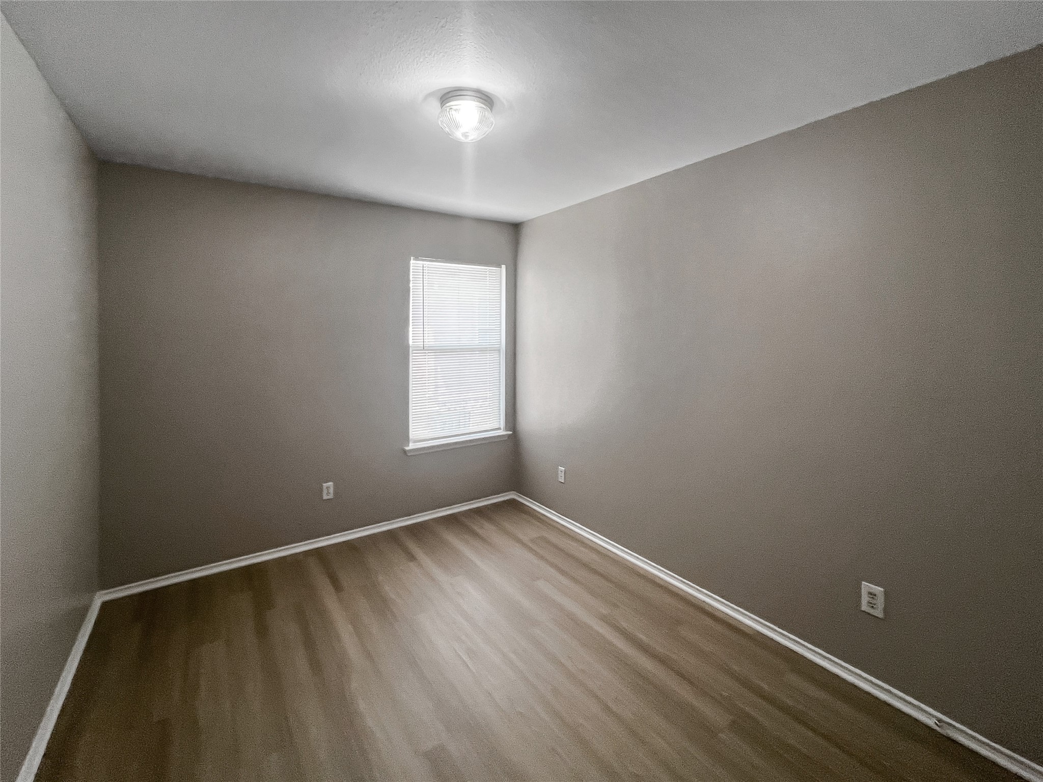 2325 Kingsway Drive