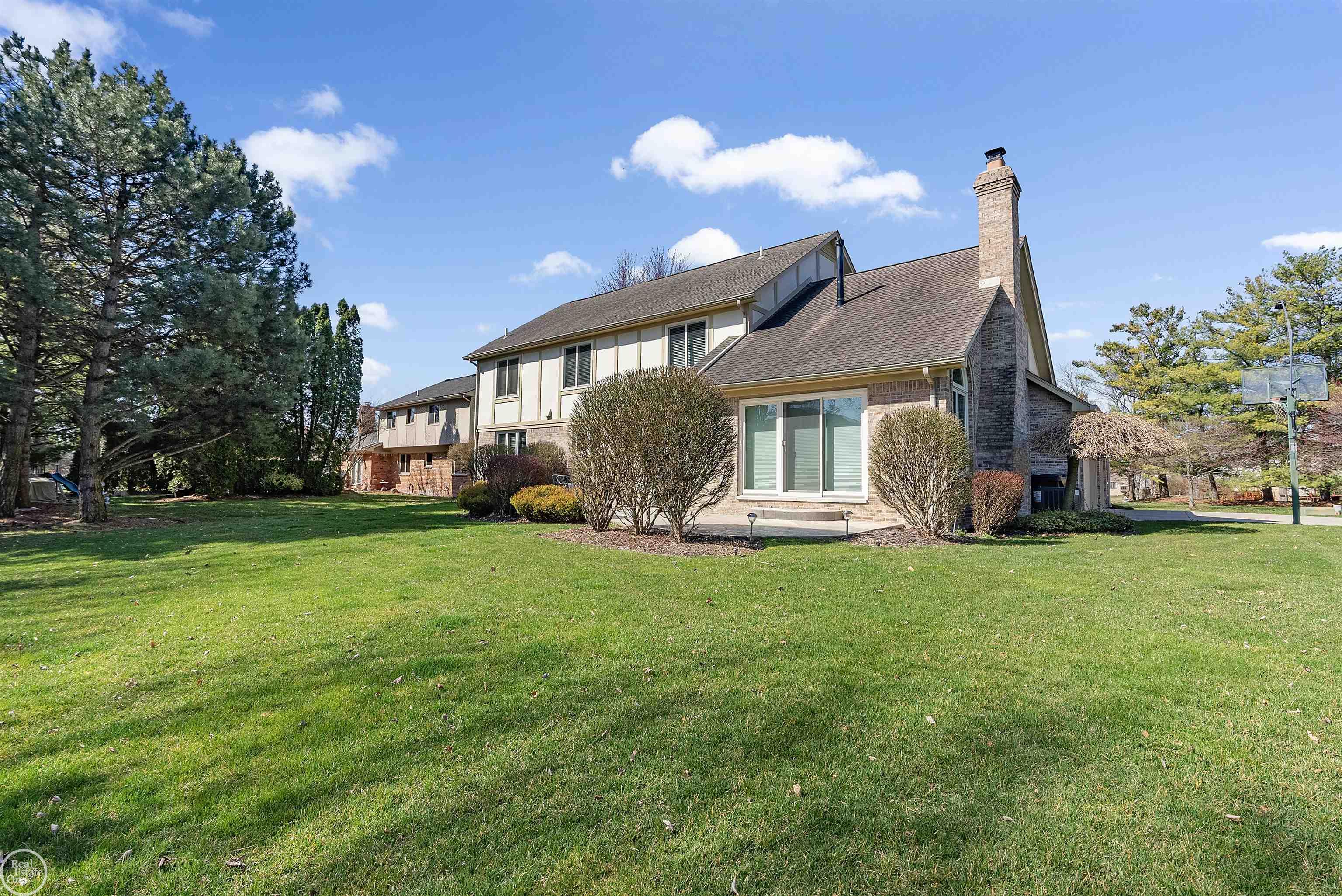 54880 Burlington Drive