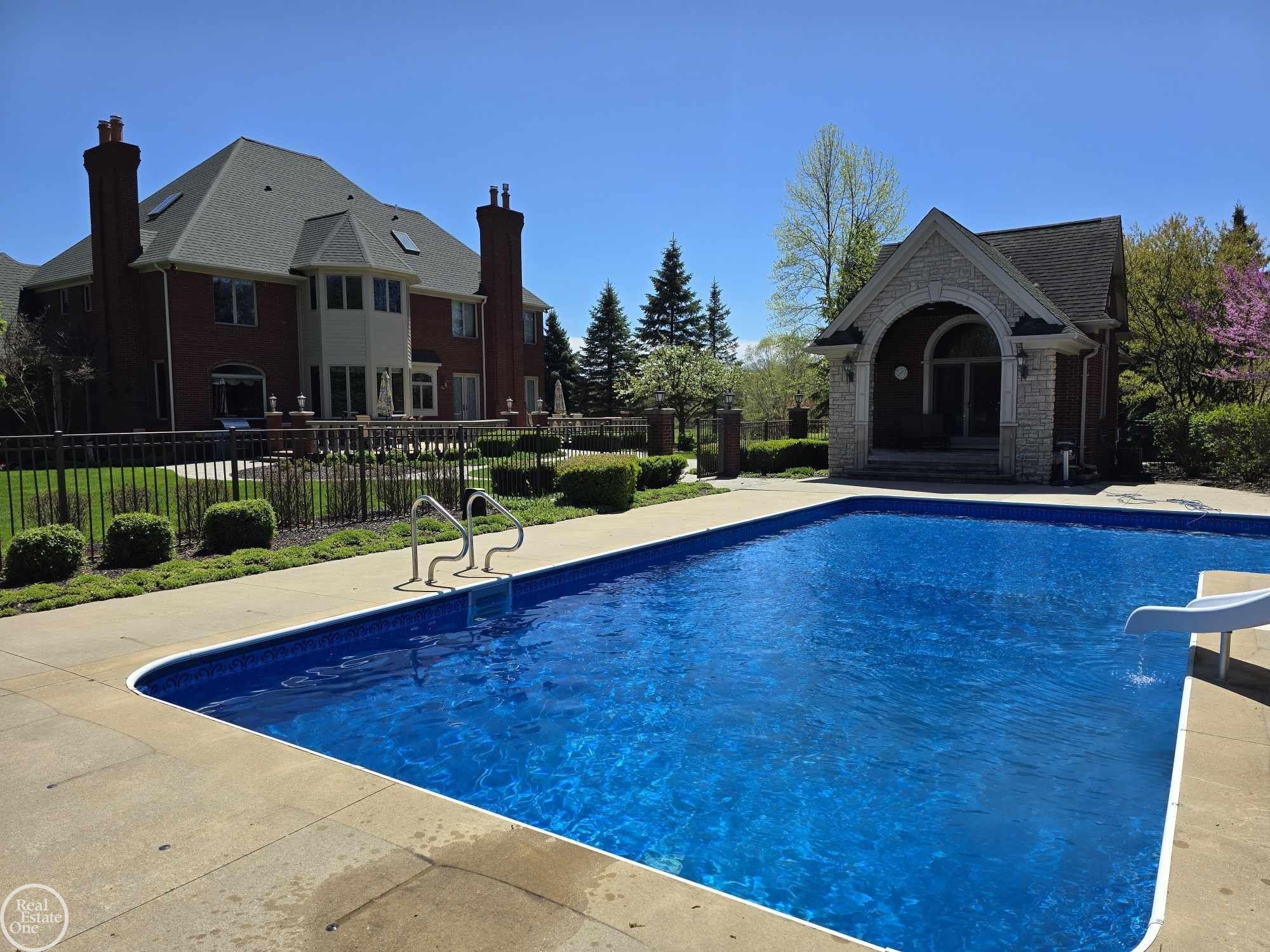 67391 Mack Court