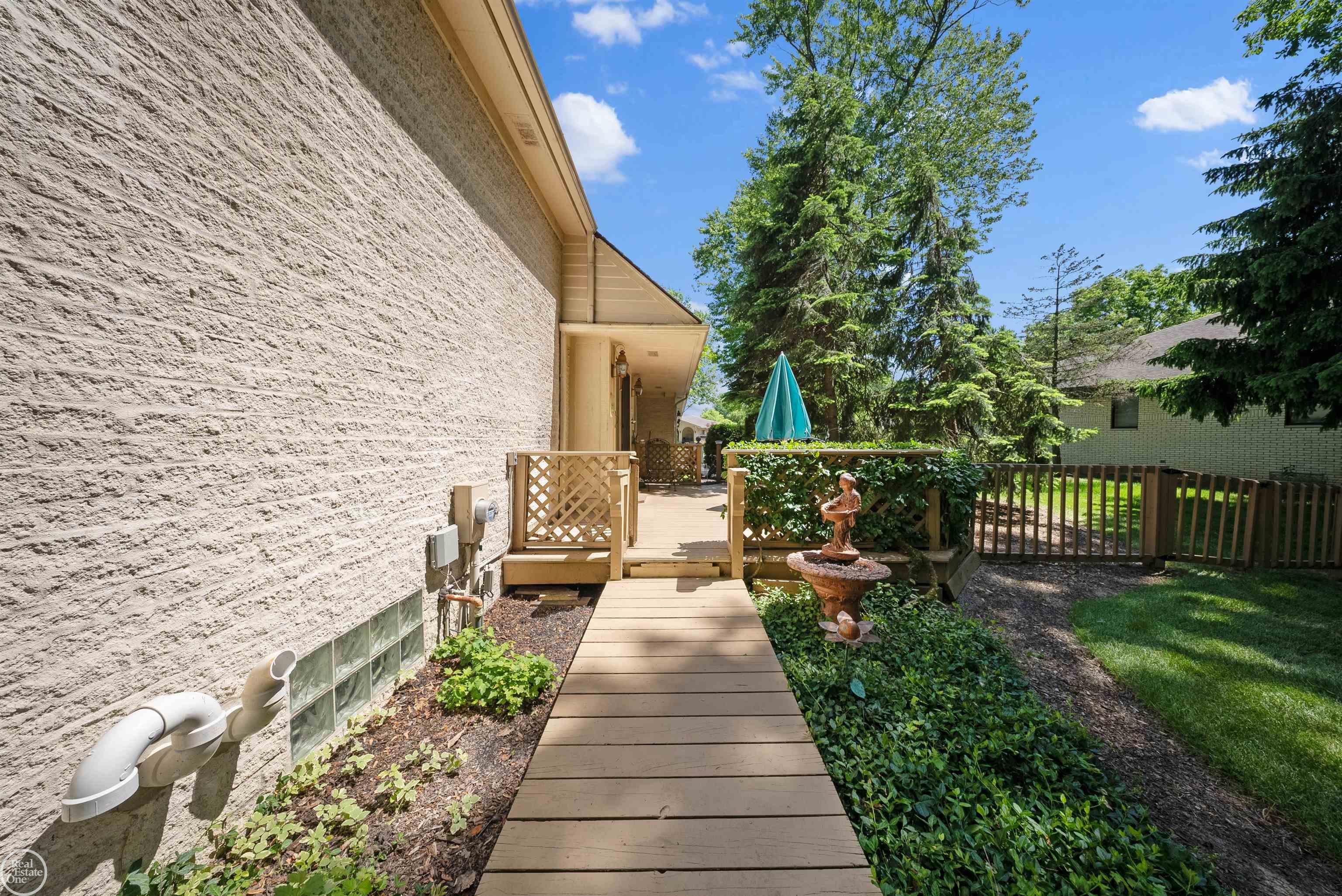 37531 Camellia Lane