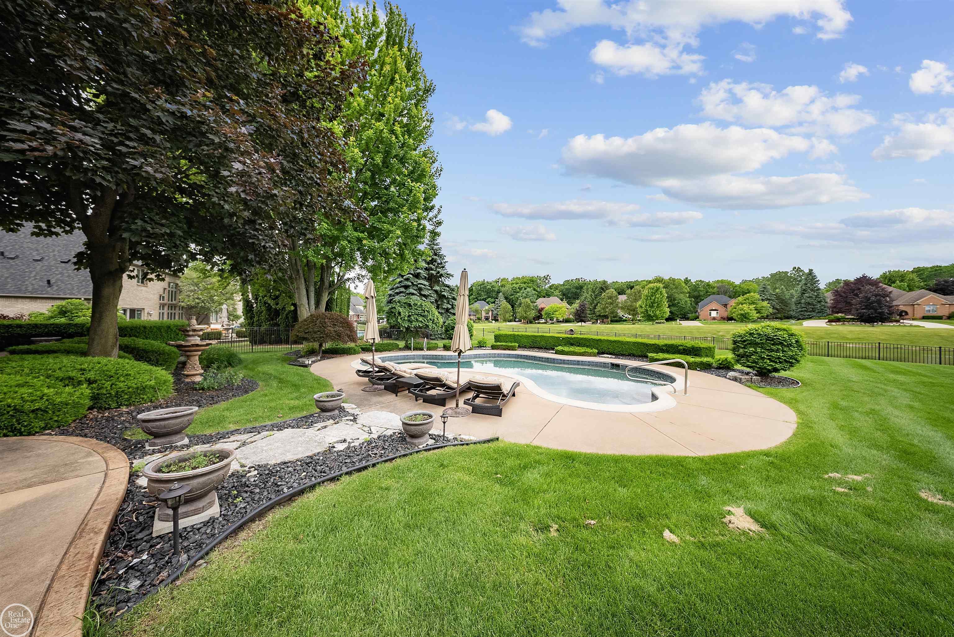 62811 Broadmoor Circle