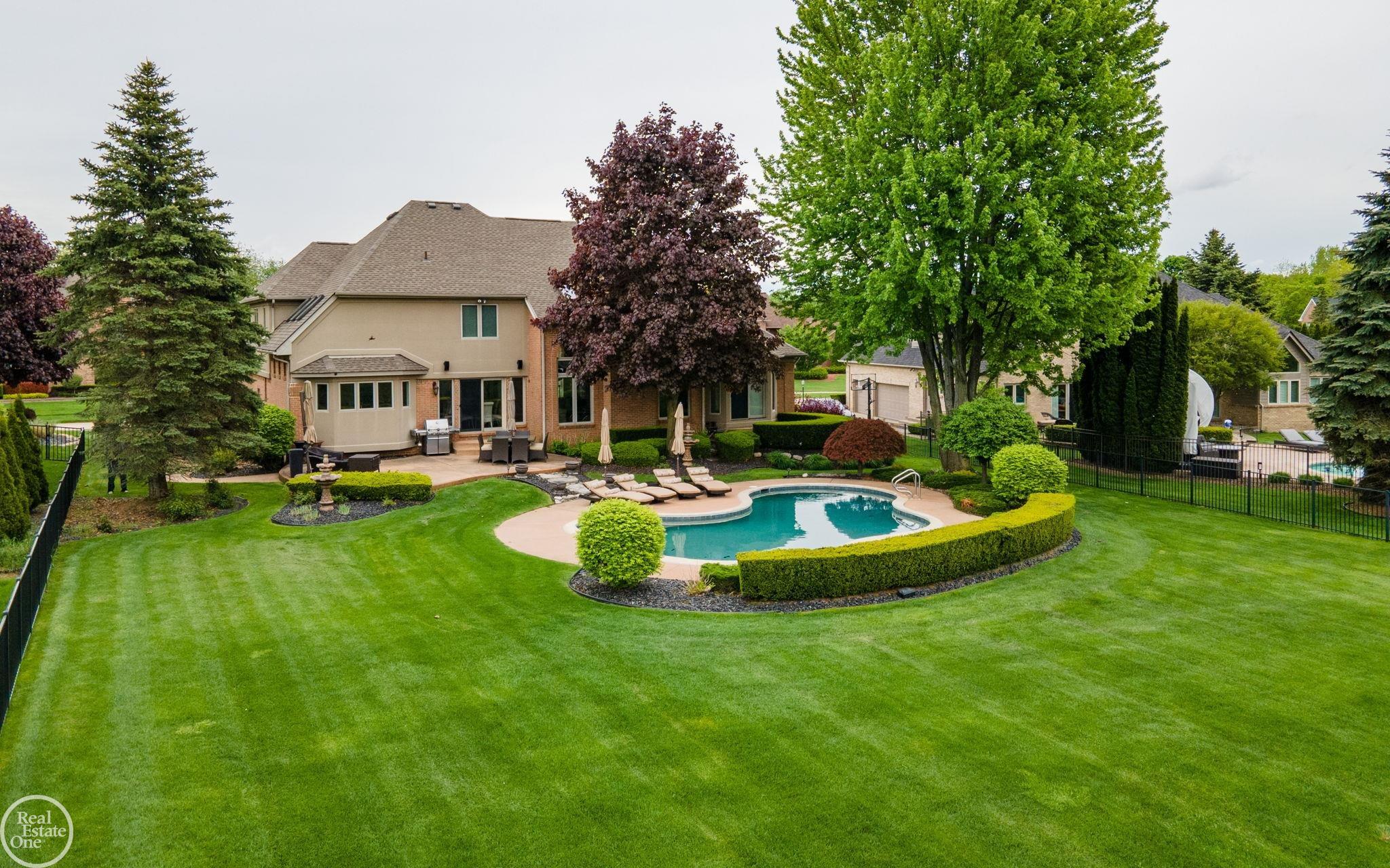 62811 Broadmoor Circle