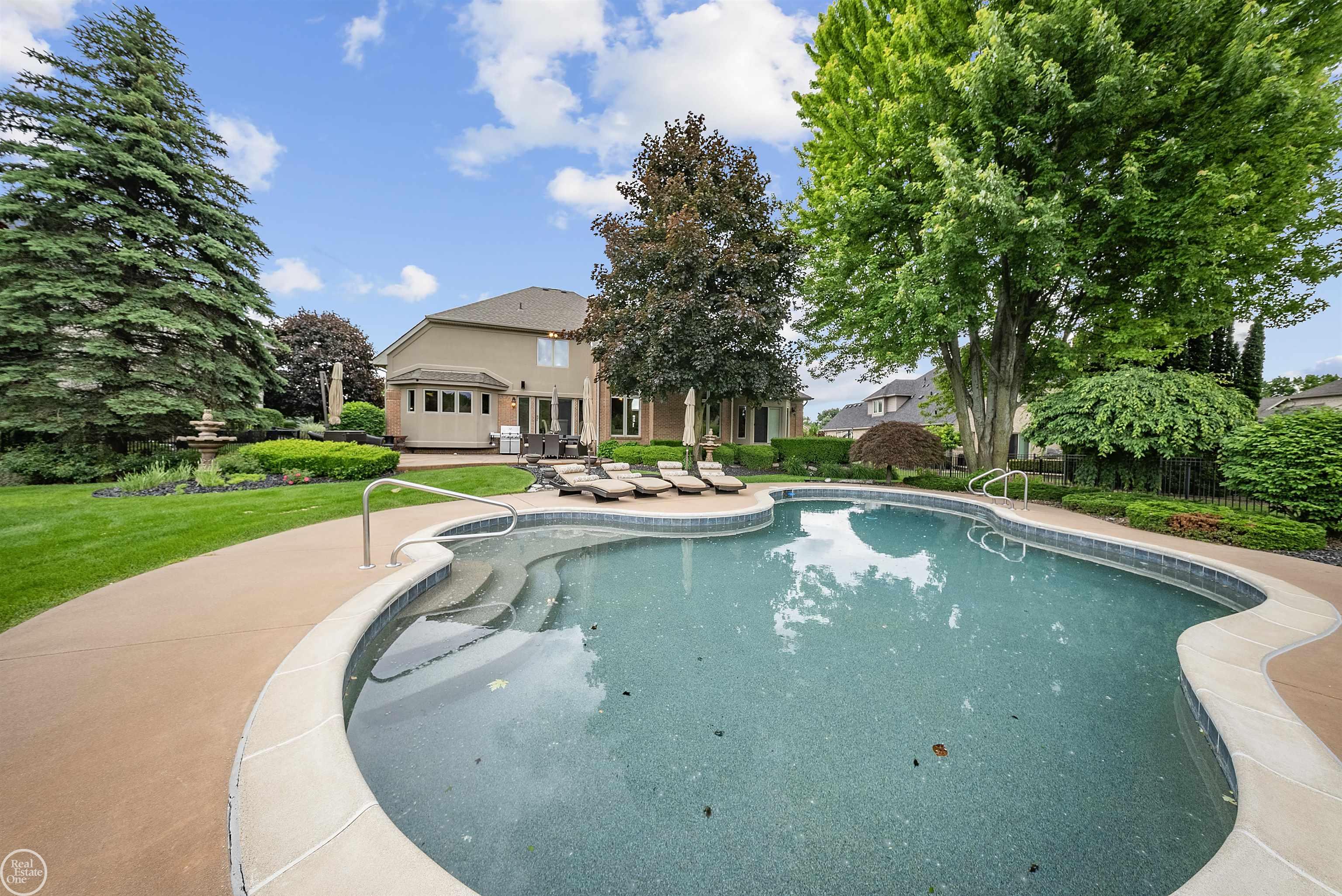 62811 Broadmoor Circle