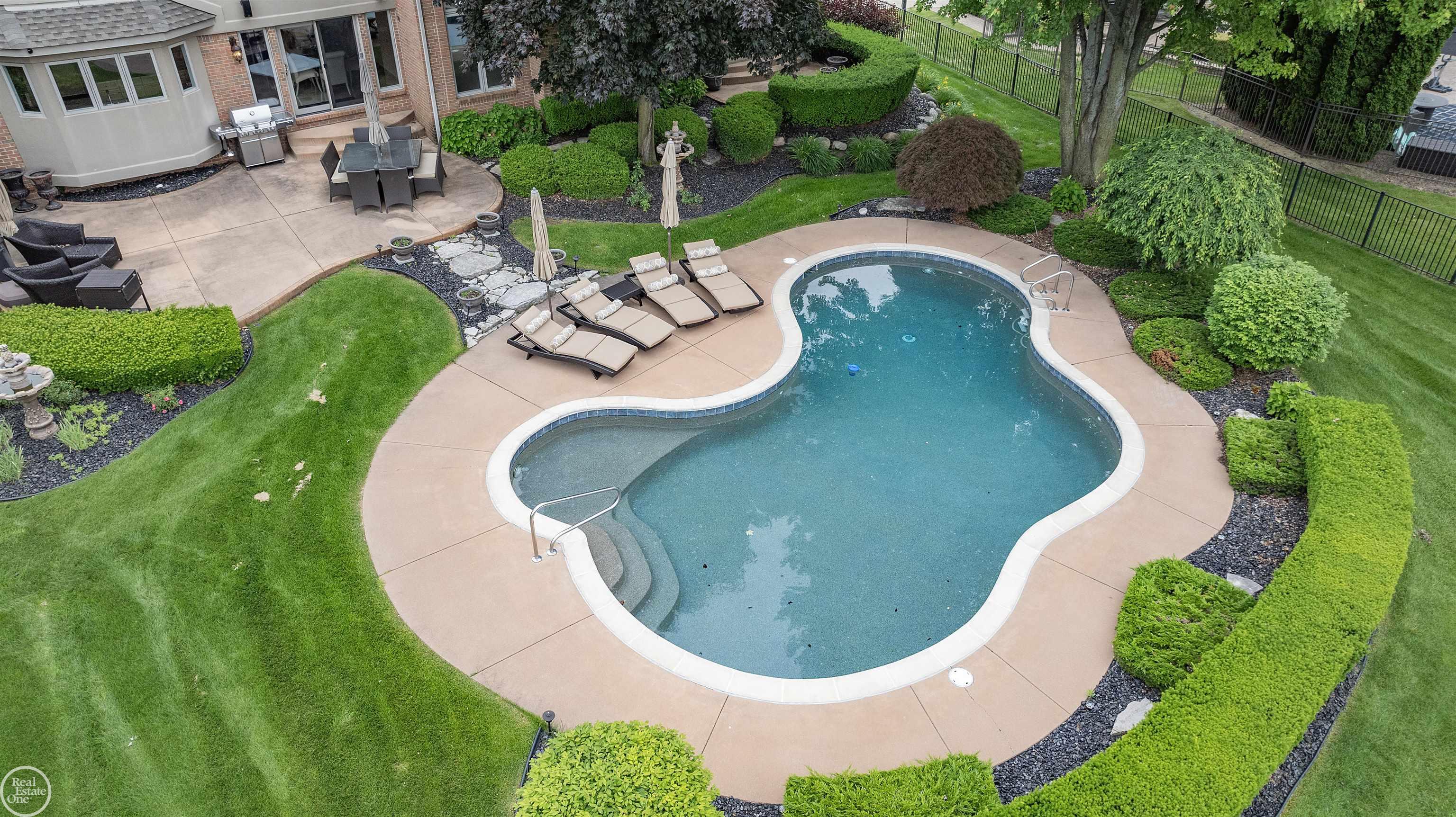 62811 Broadmoor Circle