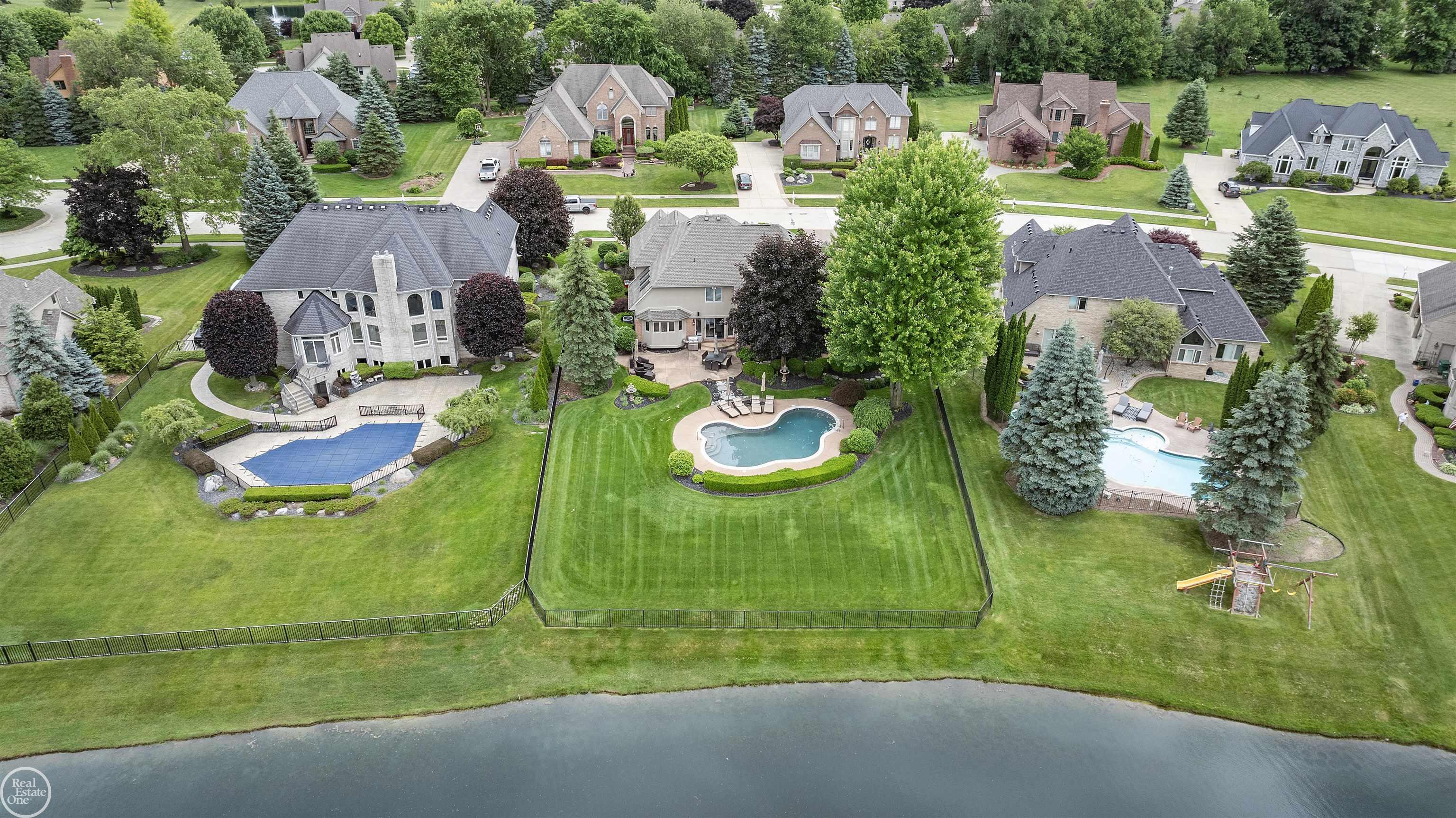 62811 Broadmoor Circle