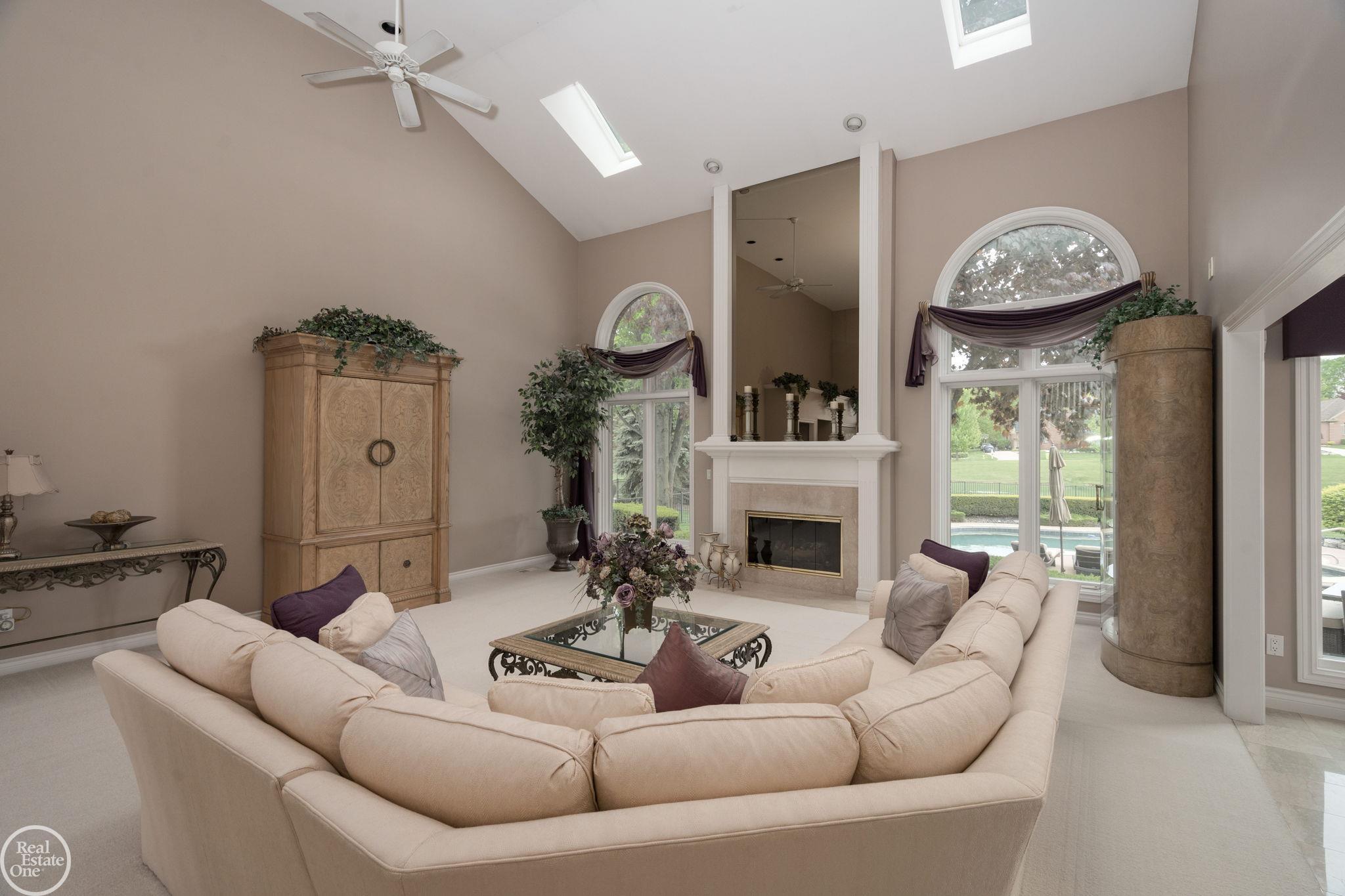 62811 Broadmoor Circle