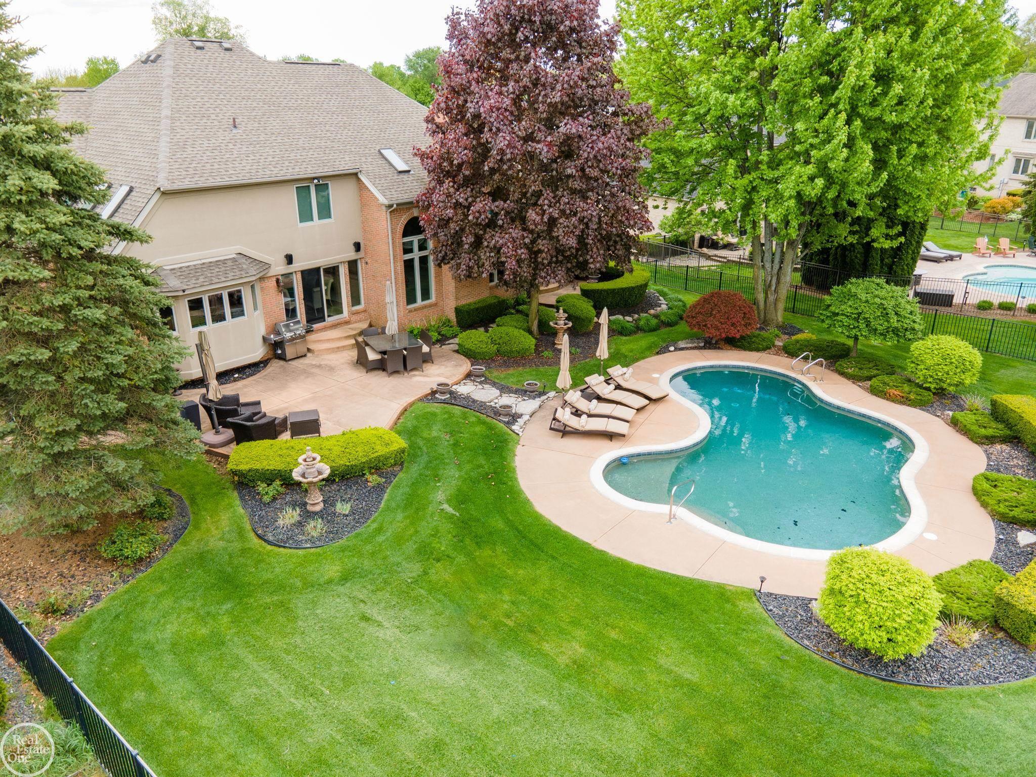 62811 Broadmoor Circle
