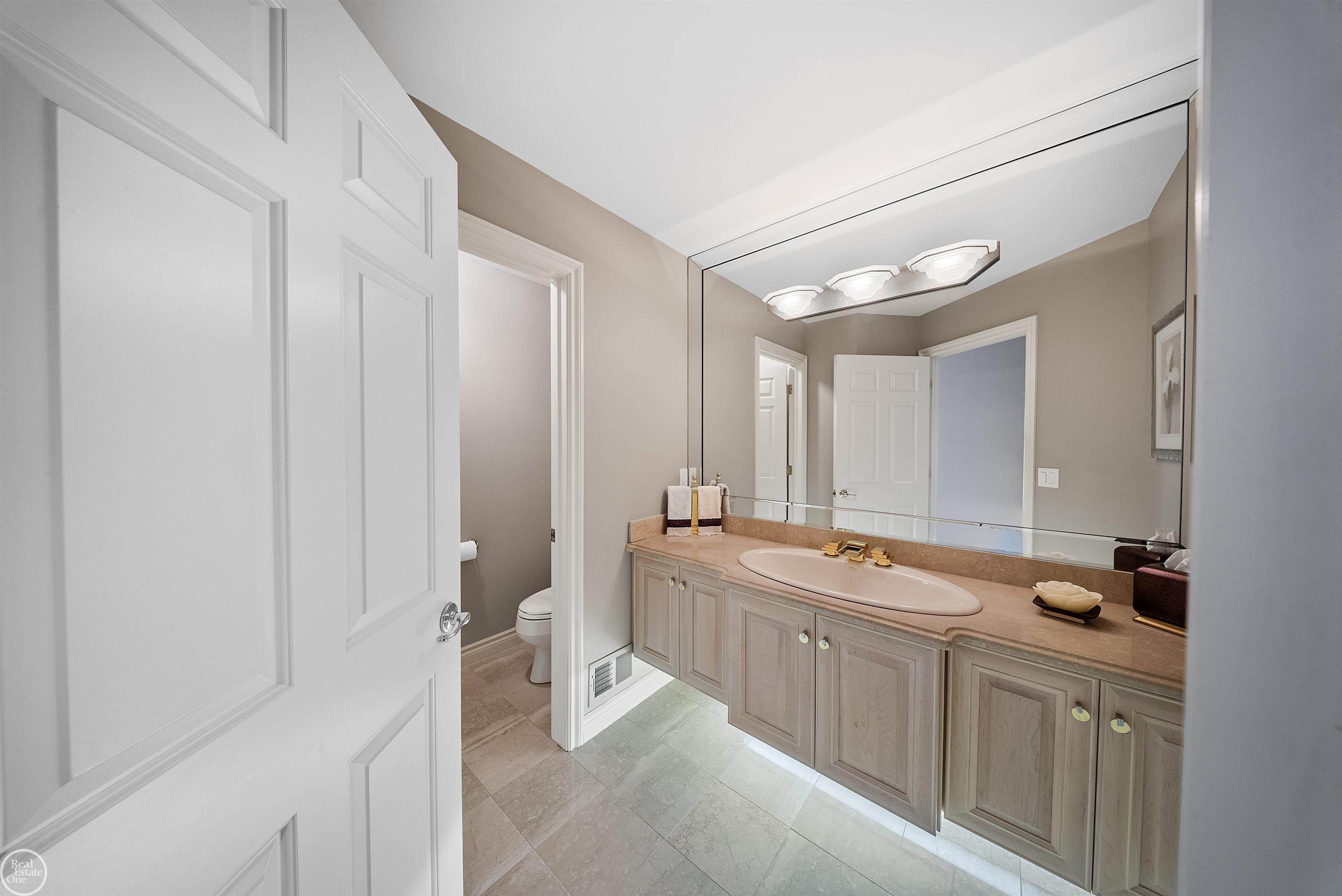 62811 Broadmoor Circle