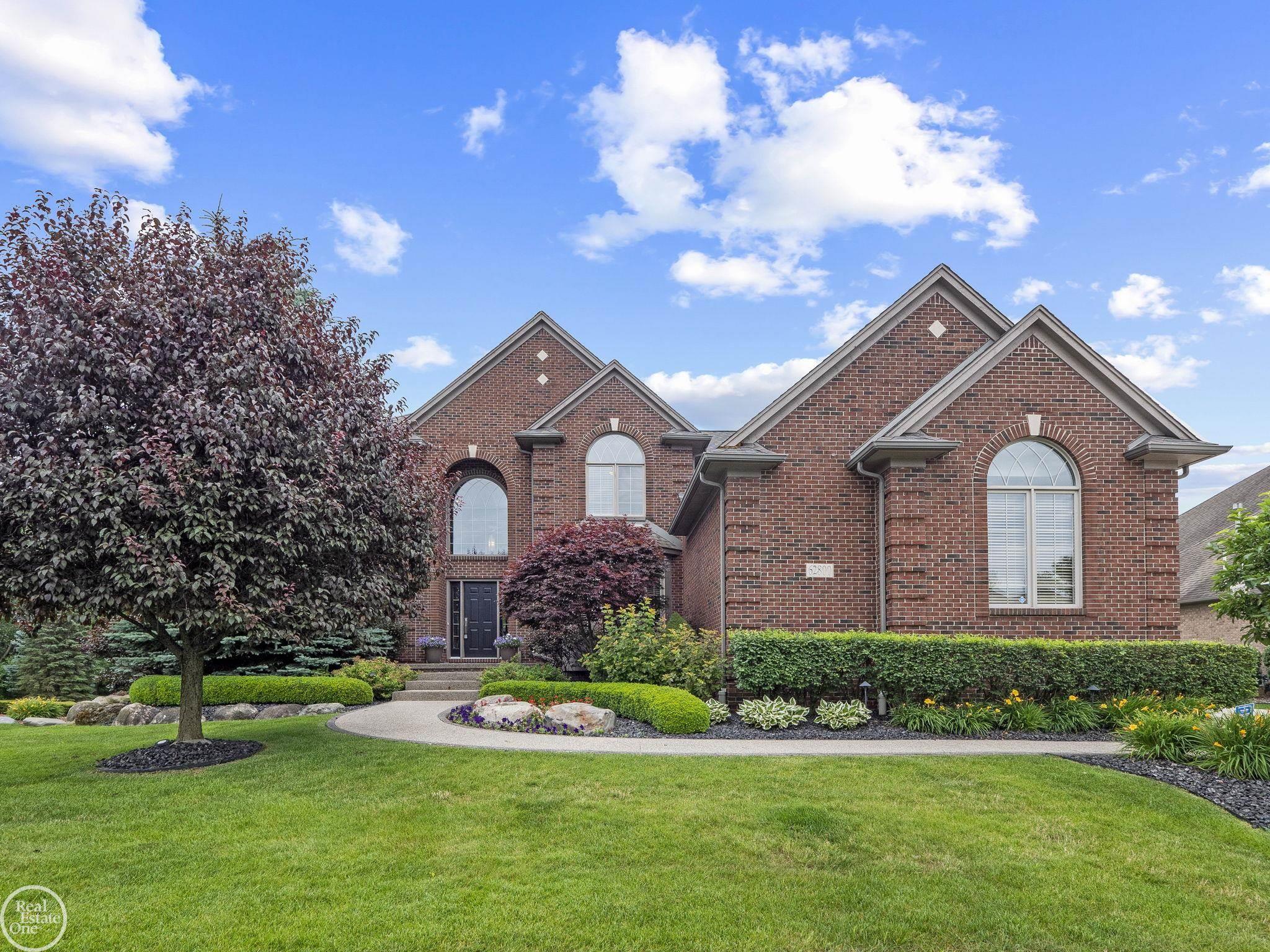 62800 Crimson Drive