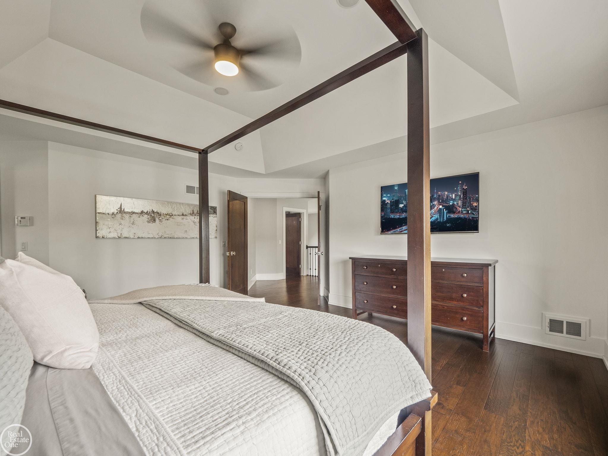 62800 Crimson Drive