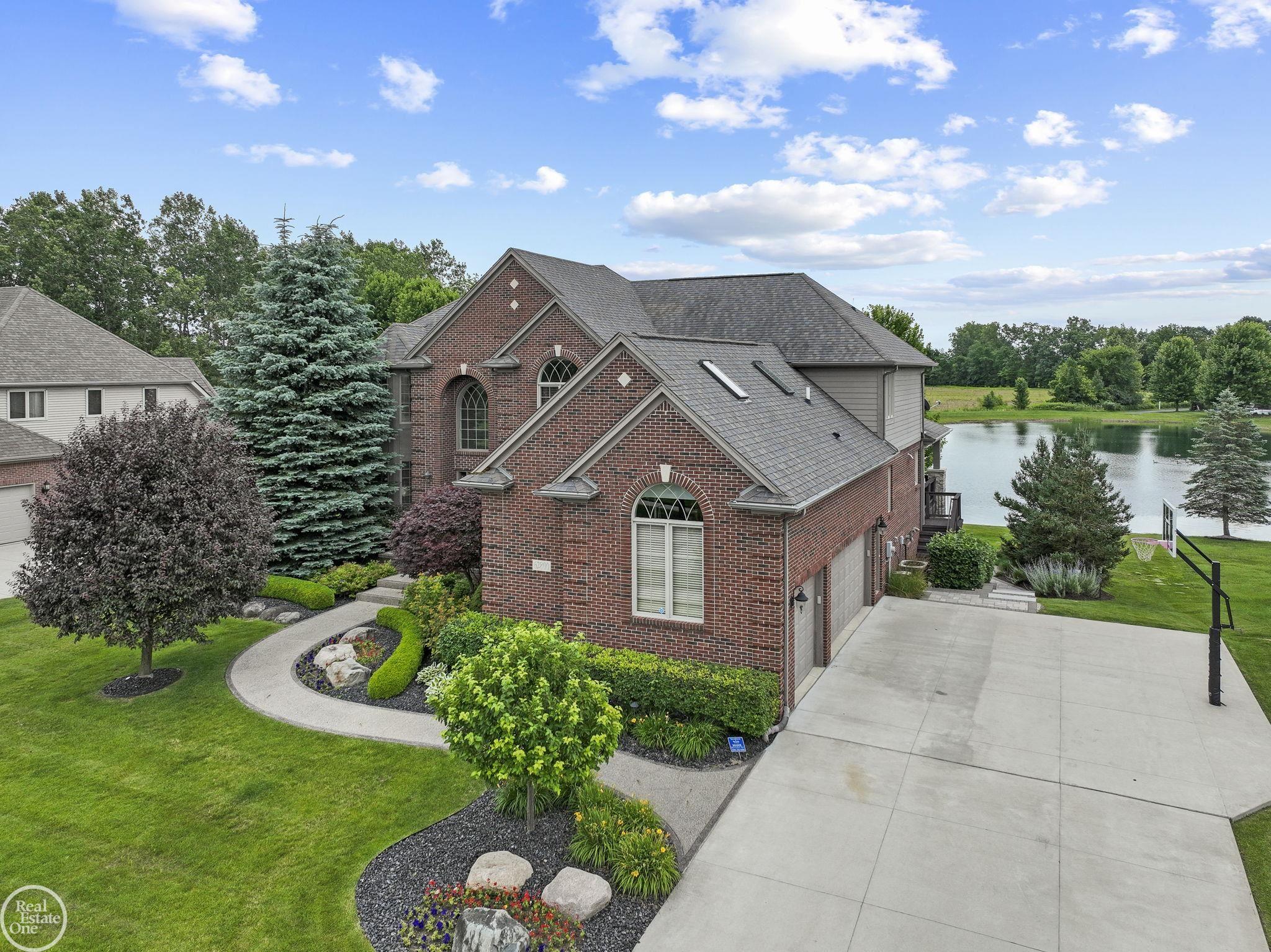 62800 Crimson Drive