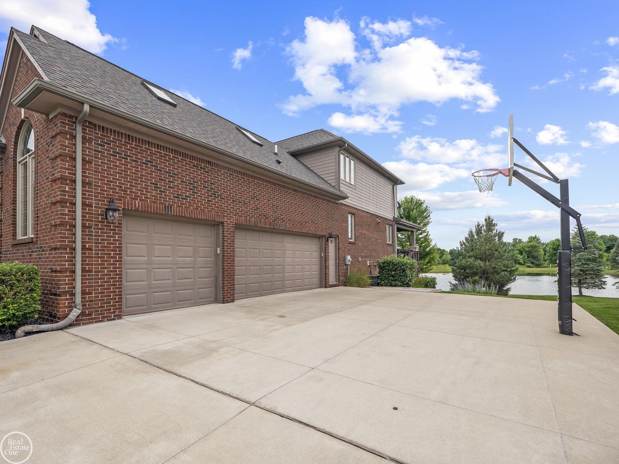 62800 Crimson Drive