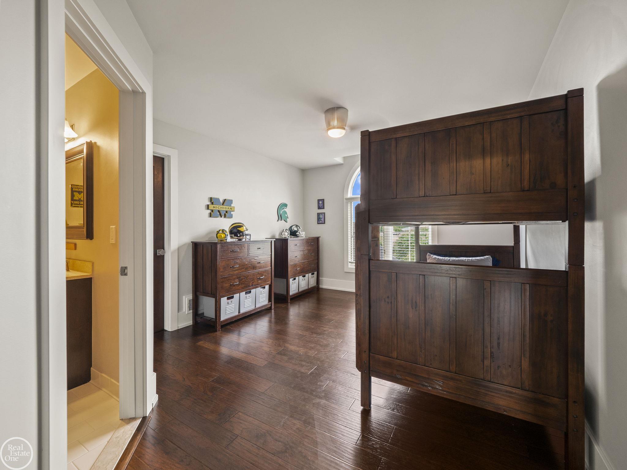 62800 Crimson Drive