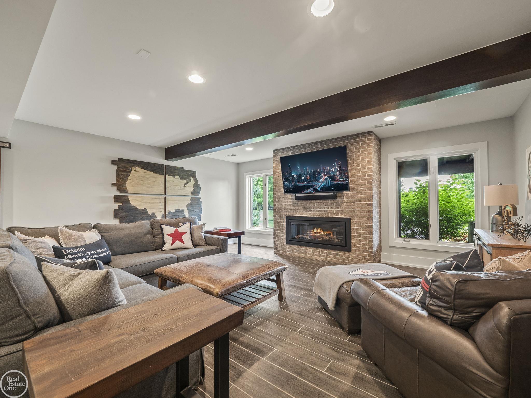 62800 Crimson Drive