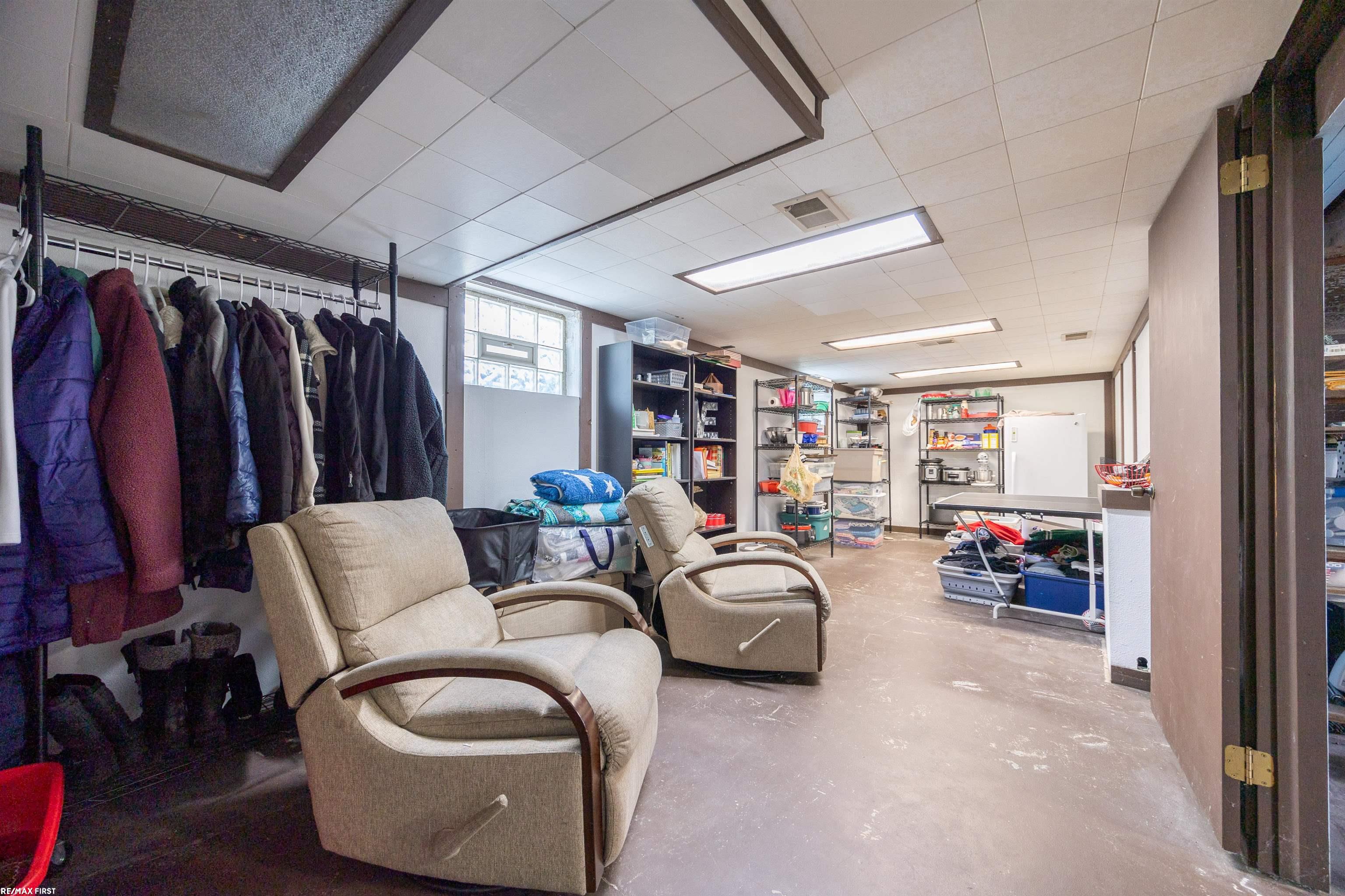 7706 Lindrath