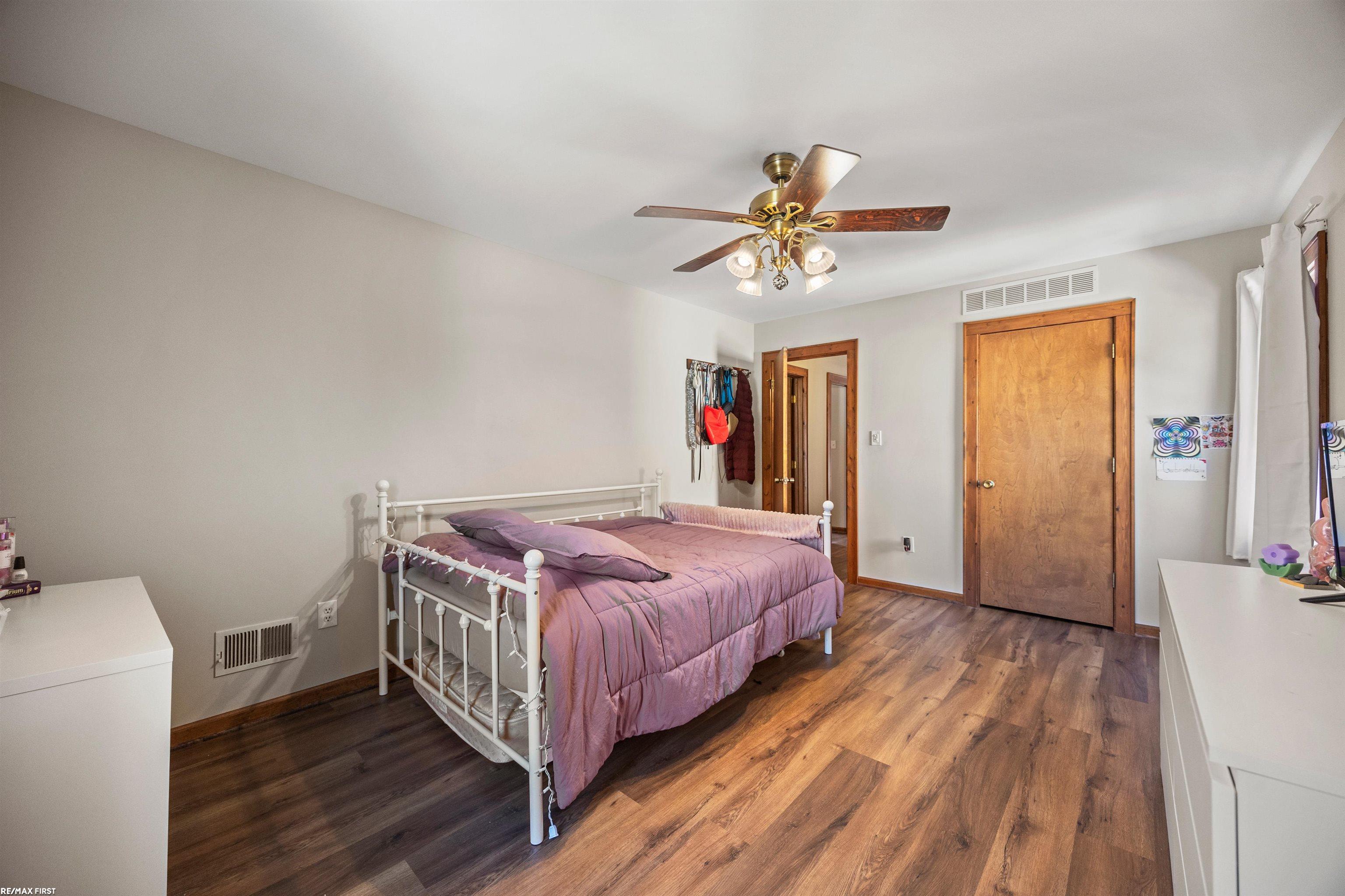 7706 Lindrath