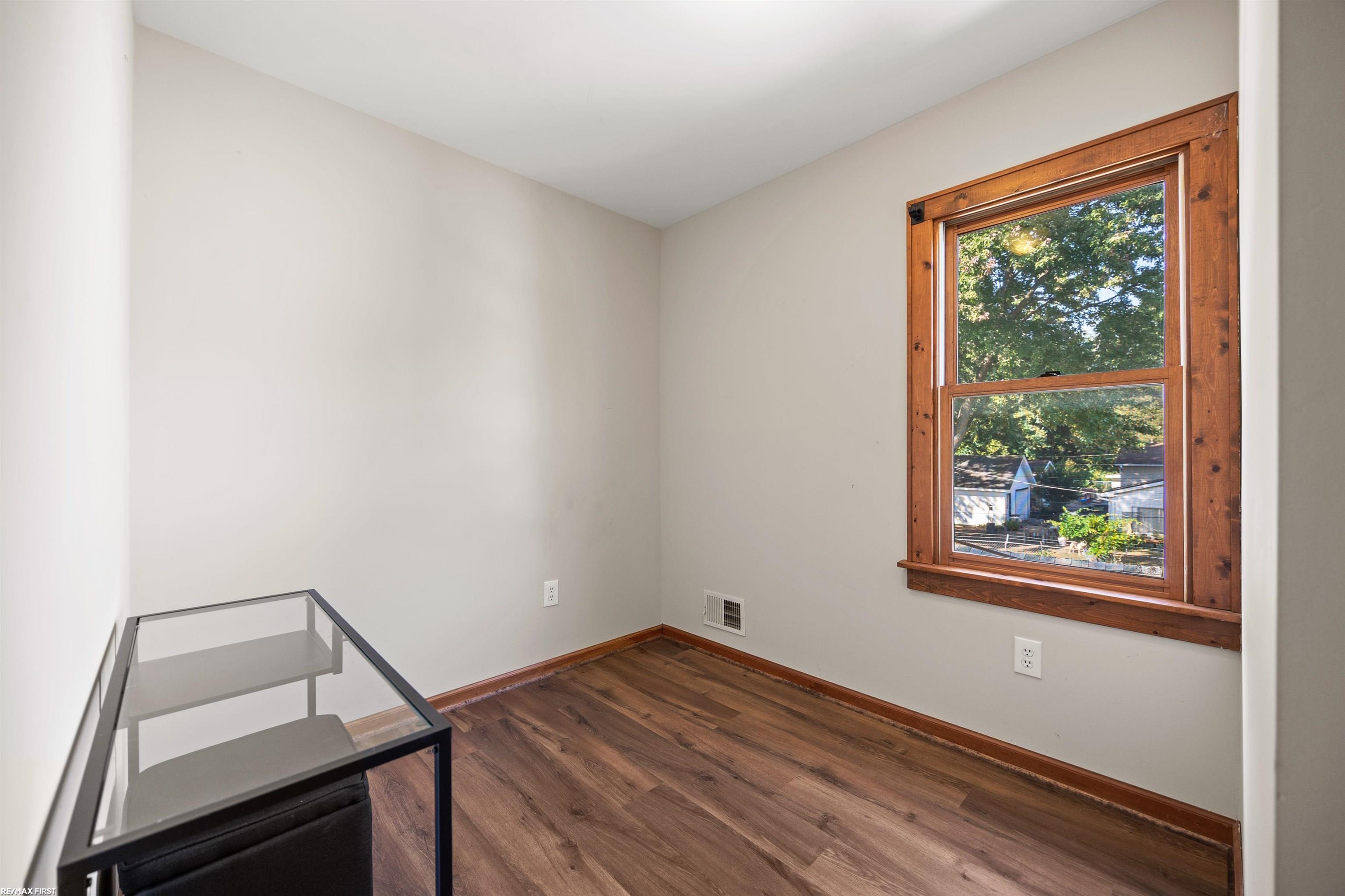 7706 Lindrath