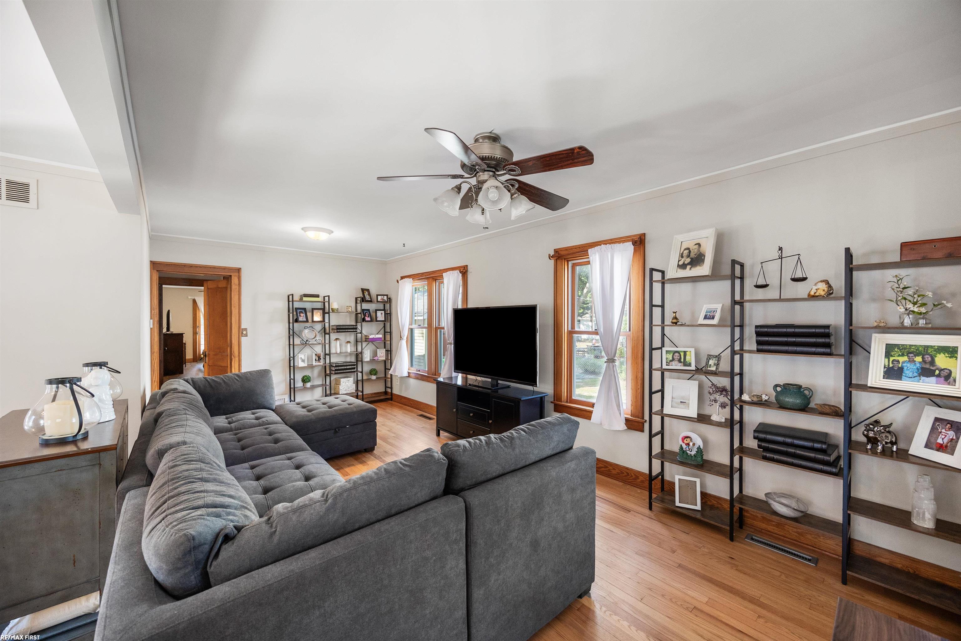 7706 Lindrath