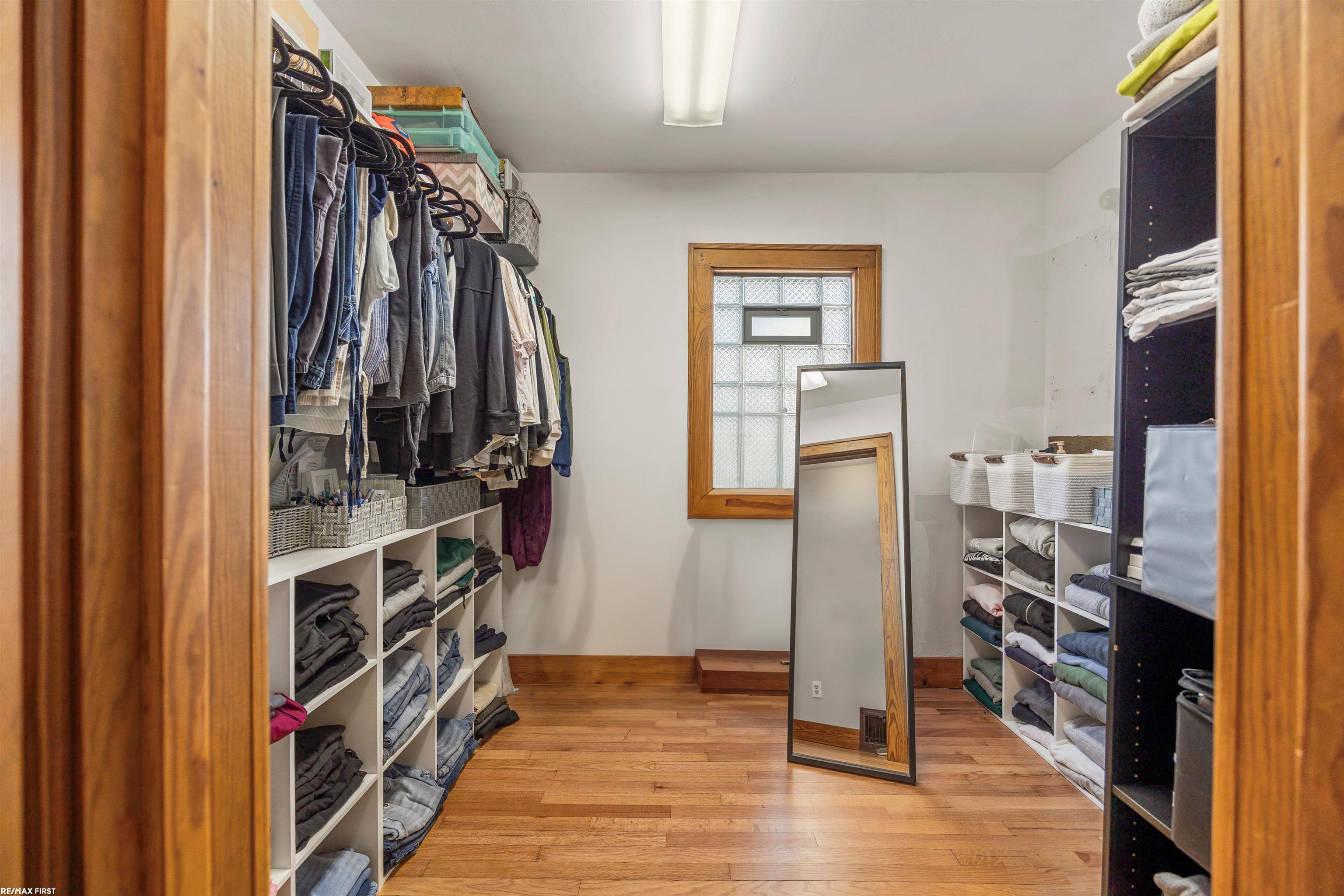 7706 Lindrath