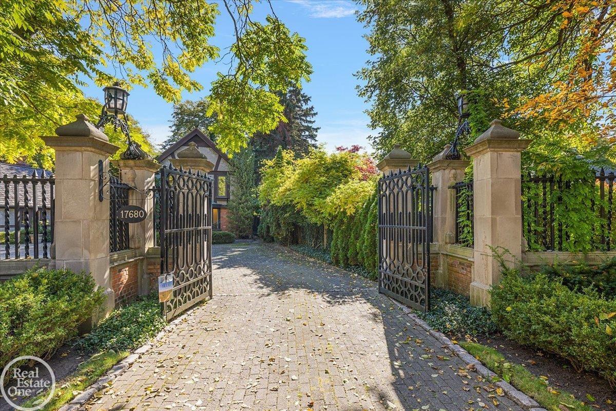 17680 E Jefferson Avenue