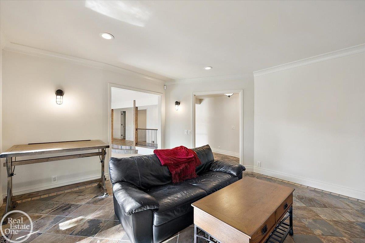 17680 E Jefferson Avenue