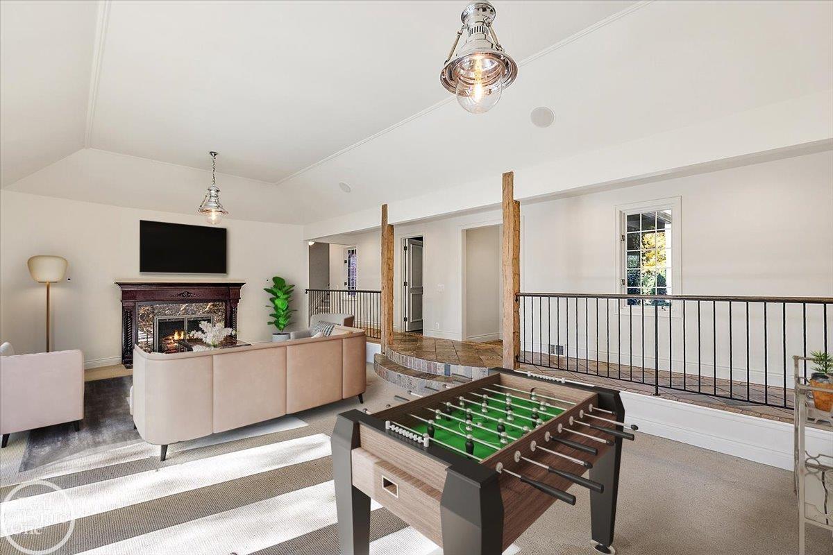 17680 E Jefferson Avenue