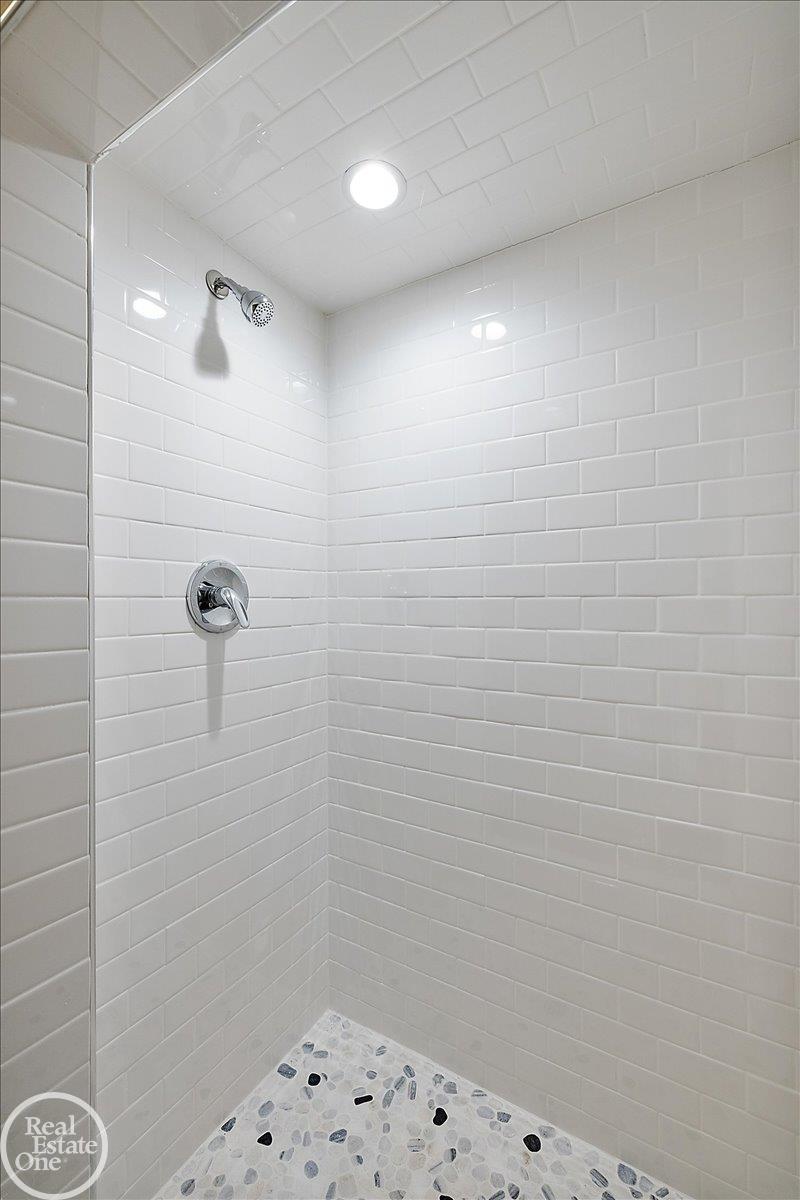 17680 E Jefferson Avenue