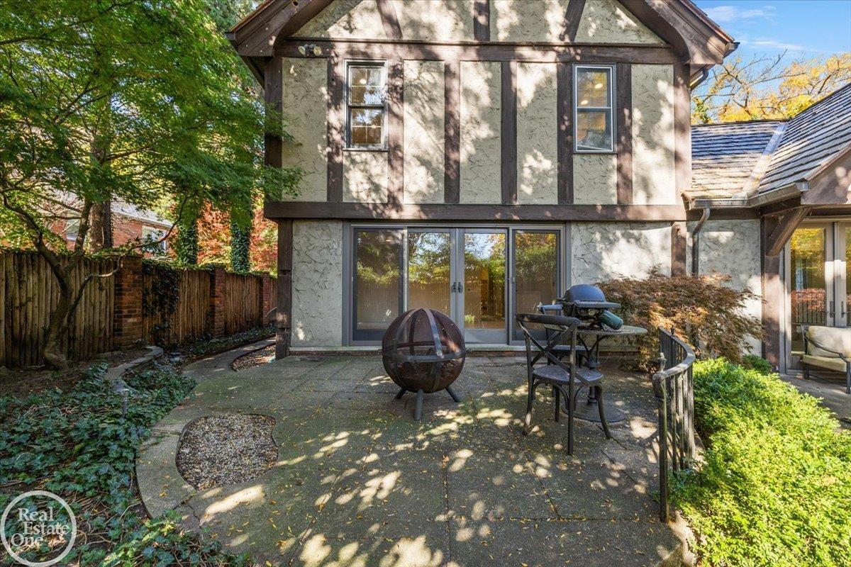 17680 E Jefferson Avenue