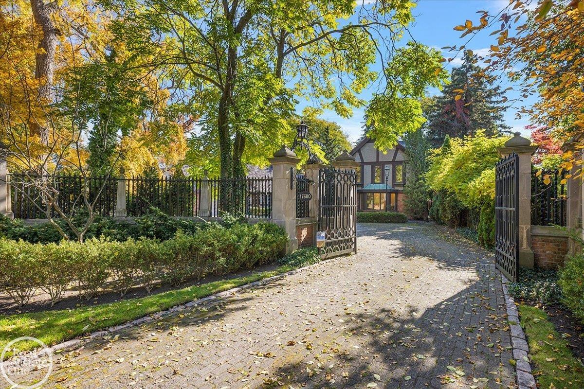 17680 E Jefferson Avenue