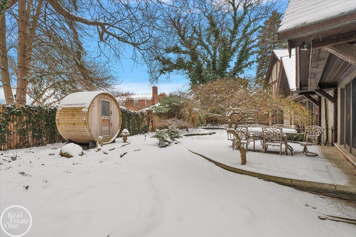 17680 E Jefferson Avenue