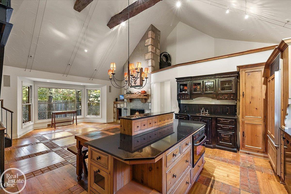 17680 E Jefferson Avenue