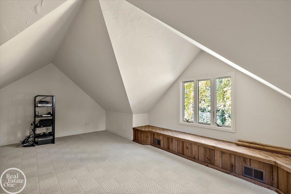 17680 E Jefferson Avenue