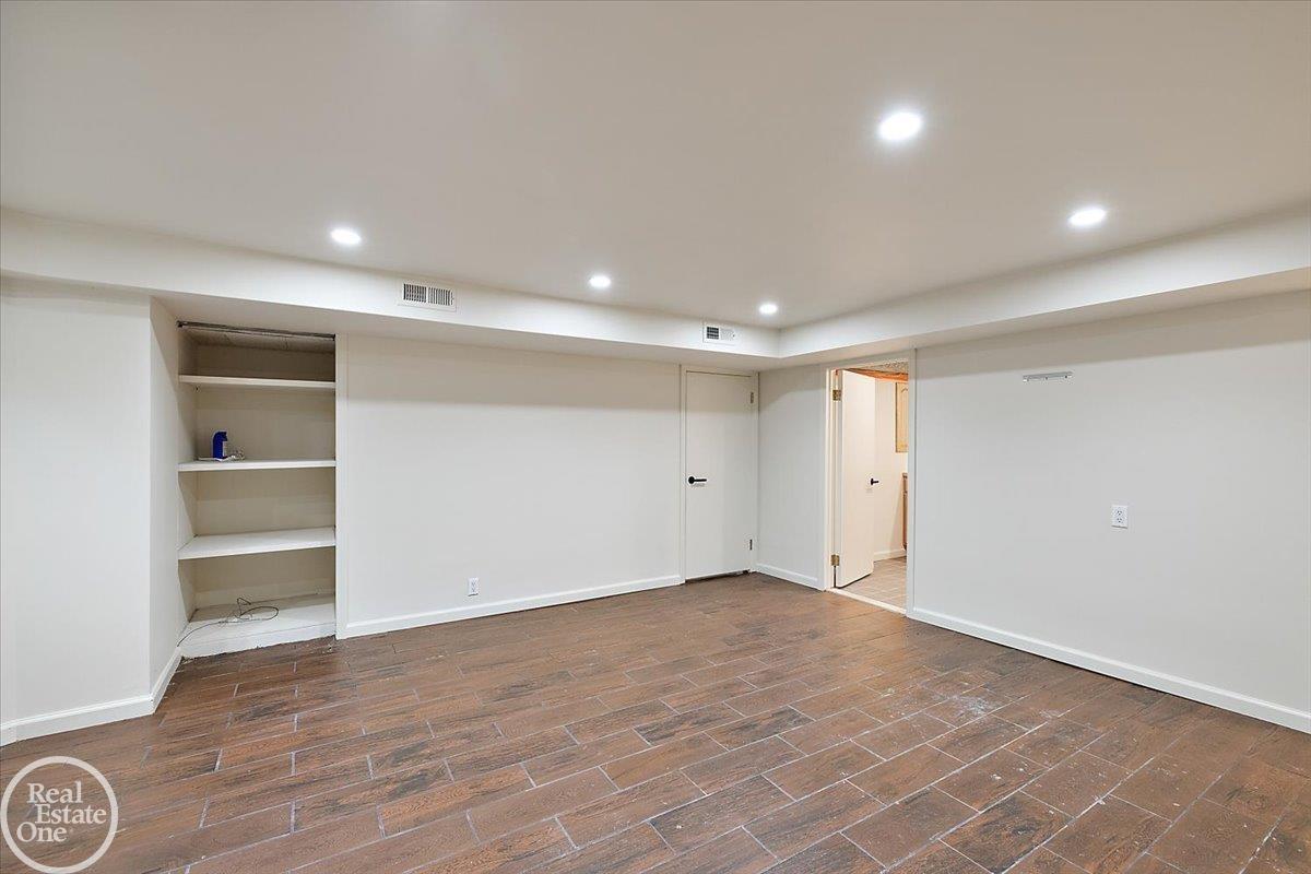 17680 E Jefferson Avenue