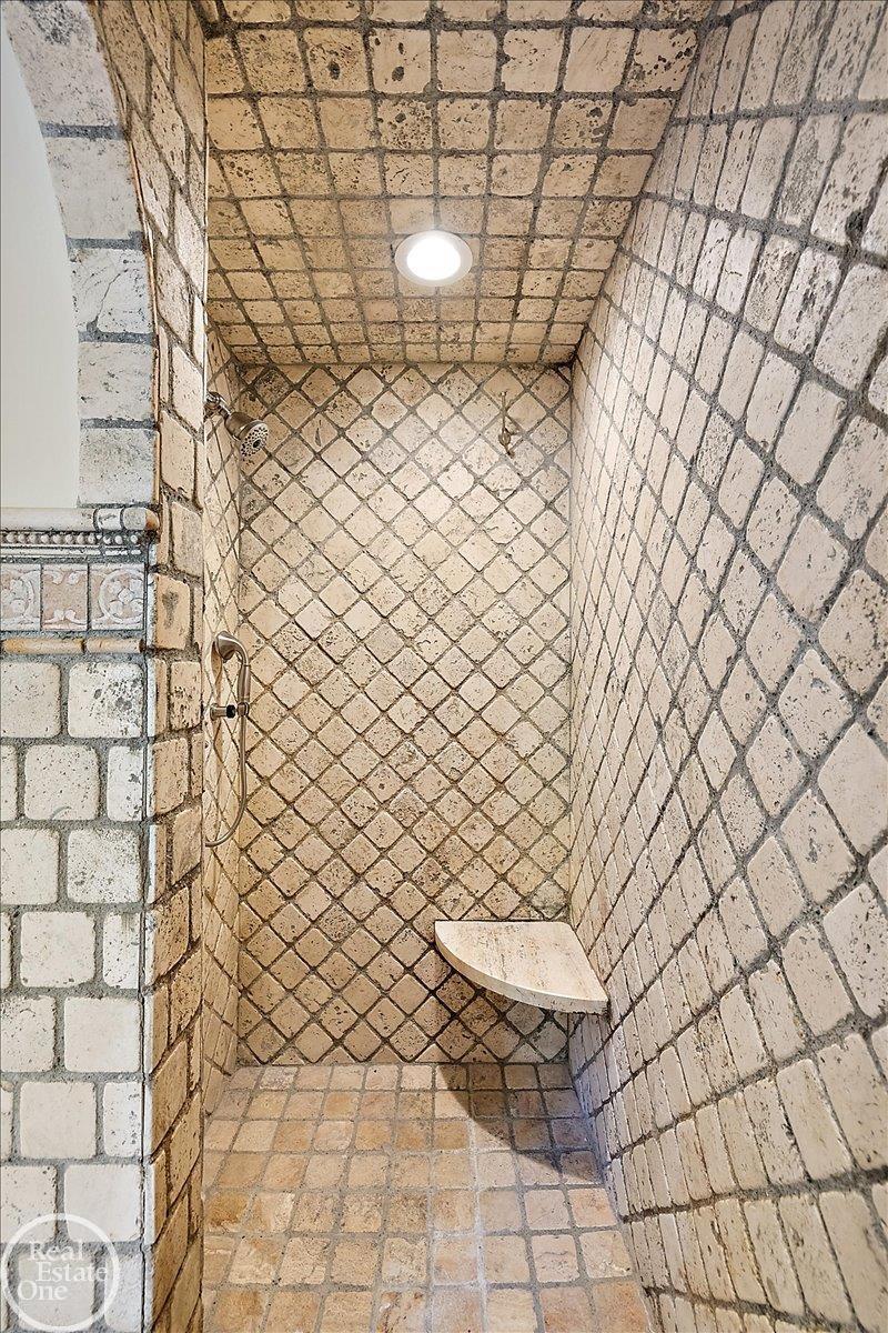 17680 E Jefferson Avenue