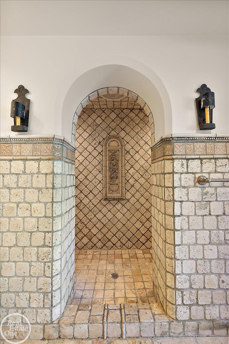 17680 E Jefferson Avenue